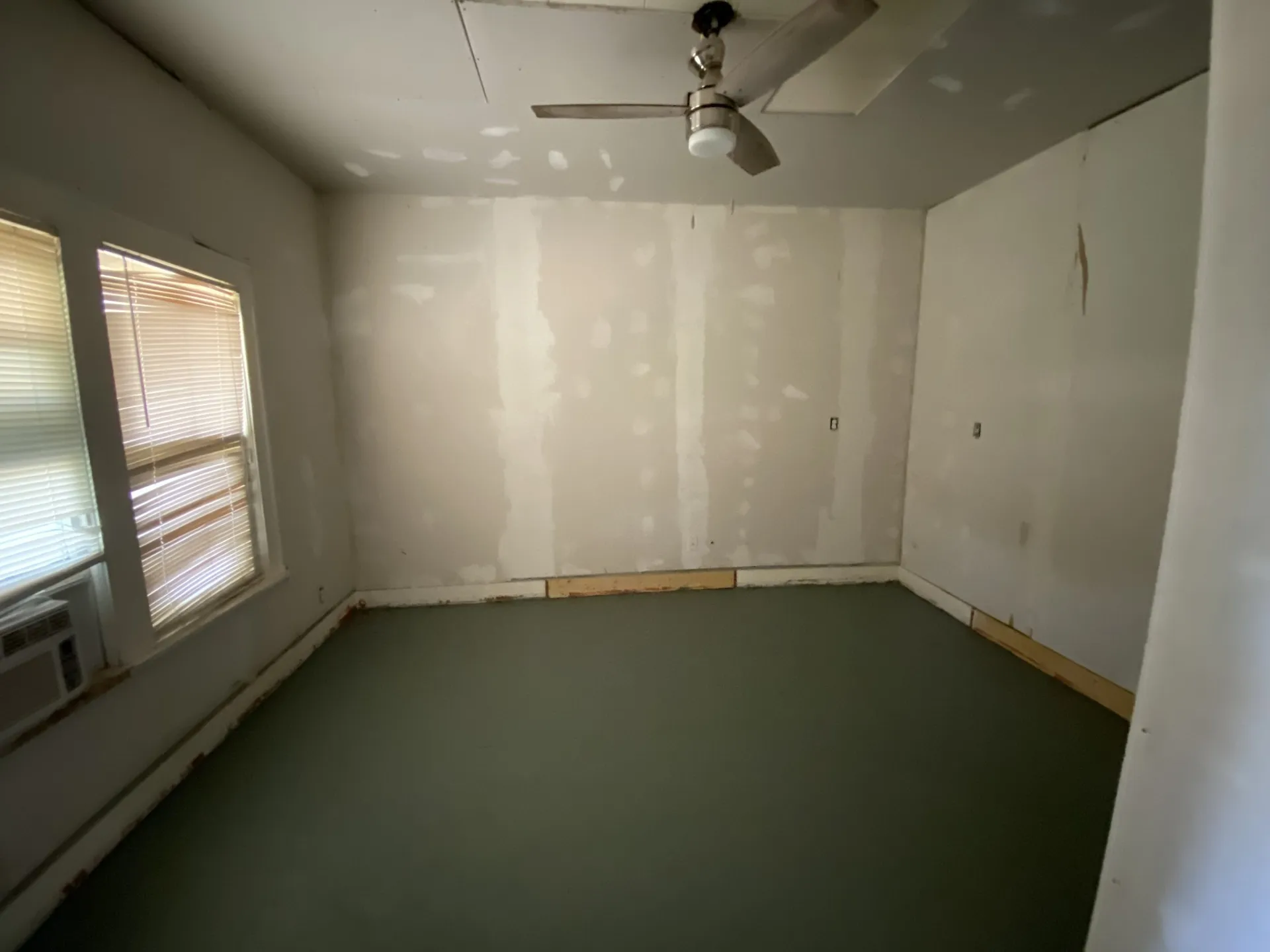 Single Family Residence For Rent in Wichita County , 2017 Mcgregor Avenue, Wichita Falls, Texas 76301, 4 Bedrooms, 2 Bathrooms, Garage spaces, 1,835 Sqft, built in 1925, Price $800, mls#21348136, Real Estate Agent in Wichita Falls, Homes For Rent in Wichita county, Homes For Rent in Wichita Falls, Realtor in Wichita Falls Texas, Real Estate Brokerage Independent Realty Texas, Luminita Cordes Realtor