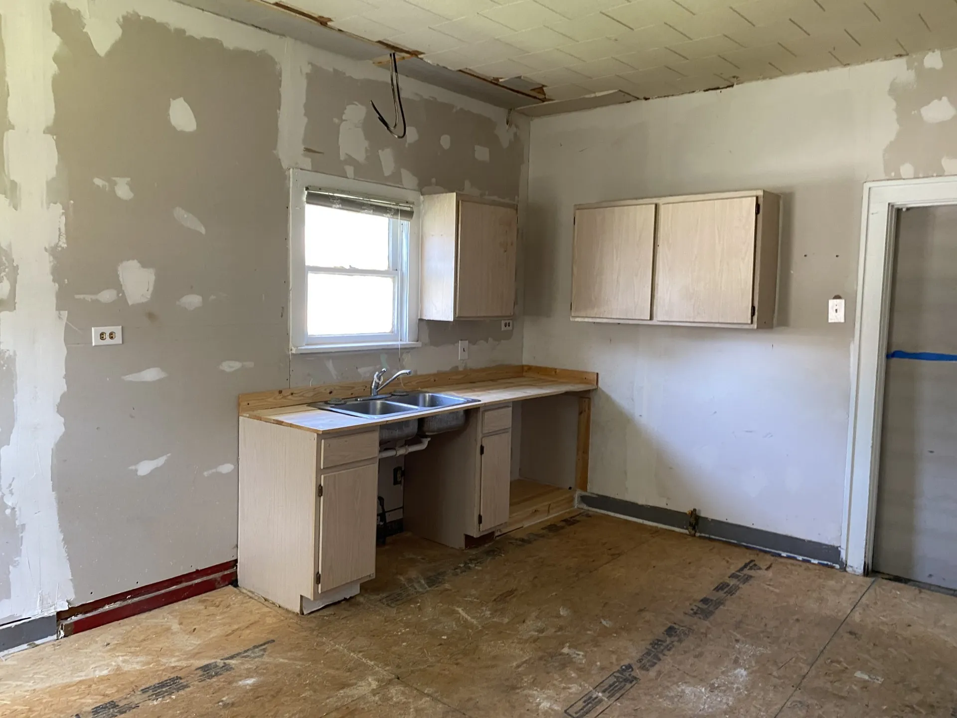 Single Family Residence For Rent in Wichita County , 2017 Mcgregor Avenue, Wichita Falls, Texas 76301, 4 Bedrooms, 2 Bathrooms, Garage spaces, 1,835 Sqft, built in 1925, Price $800, mls#21348136, Real Estate Agent in Wichita Falls, Homes For Rent in Wichita county, Homes For Rent in Wichita Falls, Realtor in Wichita Falls Texas, Real Estate Brokerage Independent Realty Texas, Luminita Cordes Realtor