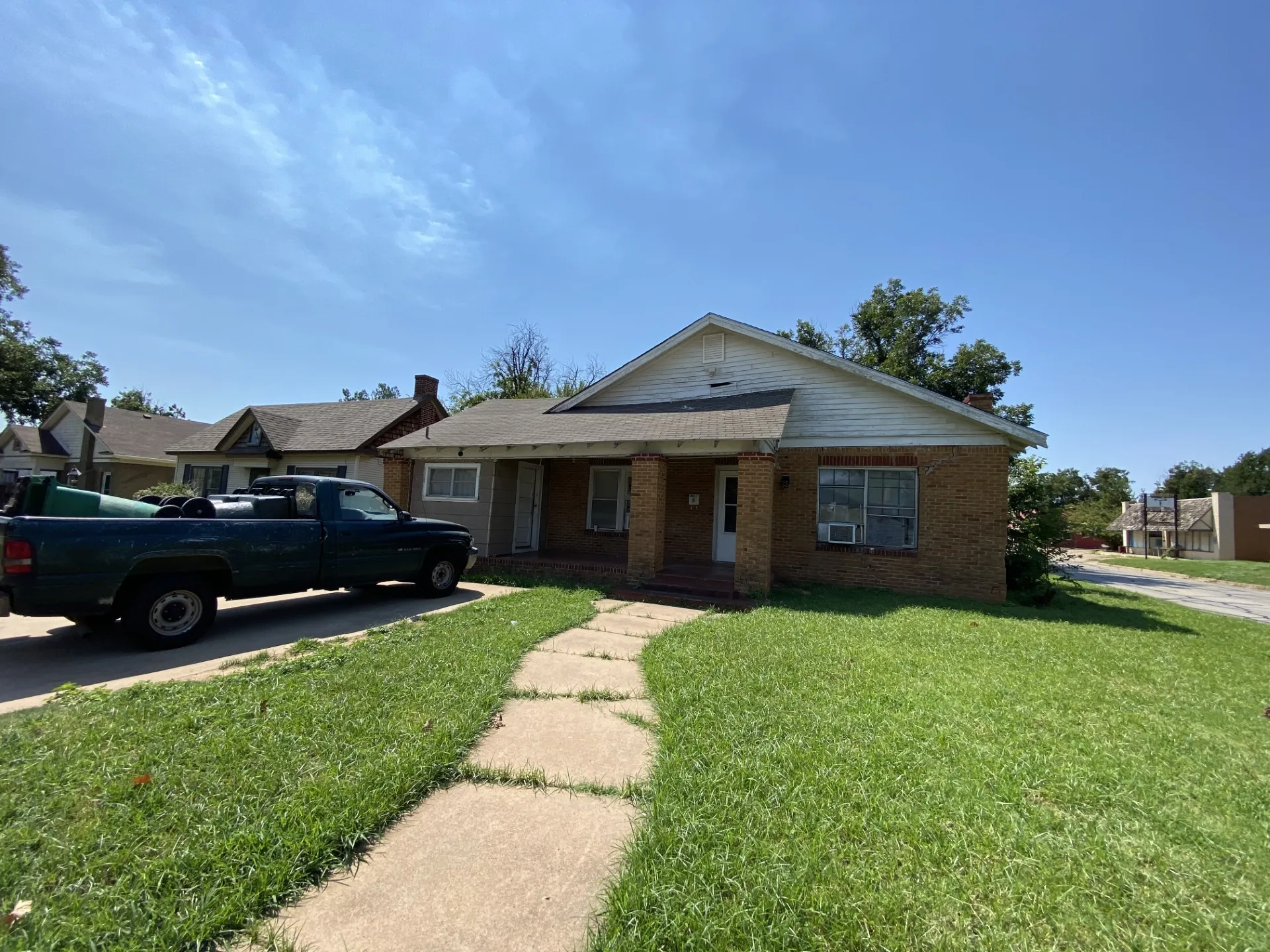 Single Family Residence For Rent in Wichita County , 2017 Mcgregor Avenue, Wichita Falls, Texas 76301, 4 Bedrooms, 2 Bathrooms, Garage spaces, 1,835 Sqft, built in 1925, Price $800, mls#21348136, Real Estate Agent in Wichita Falls, Homes For Rent in Wichita county, Homes For Rent in Wichita Falls, Realtor in Wichita Falls Texas, Real Estate Brokerage Independent Realty Texas, Luminita Cordes Realtor