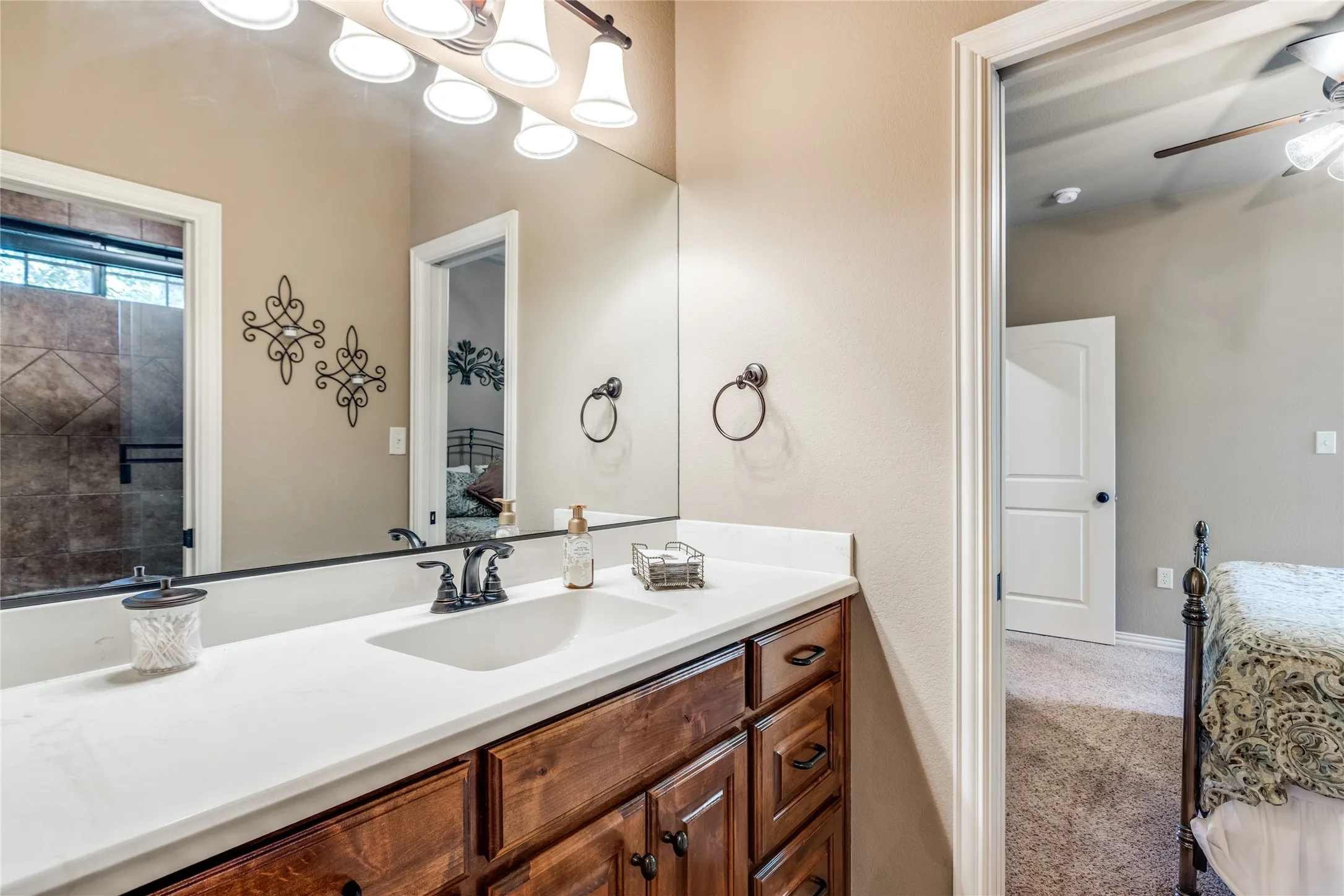 Single Family Residence For Sale in Grayson County , 159 Pronghorn Drive, Gordonville, Texas 76245, 4 Bedroom, 4 Bathroom, 3 Garage spaces, 2,930 Sqft, built in 2011, mls#21348141, Real Estate Agent in Gordonville, Homes For Sale in Grayson county, Homes For Sale in Gordonville, Realtor in Gordonville Texas, Real Estate Brokerage Independent Realty Texas, Luminita Cordes Realtor