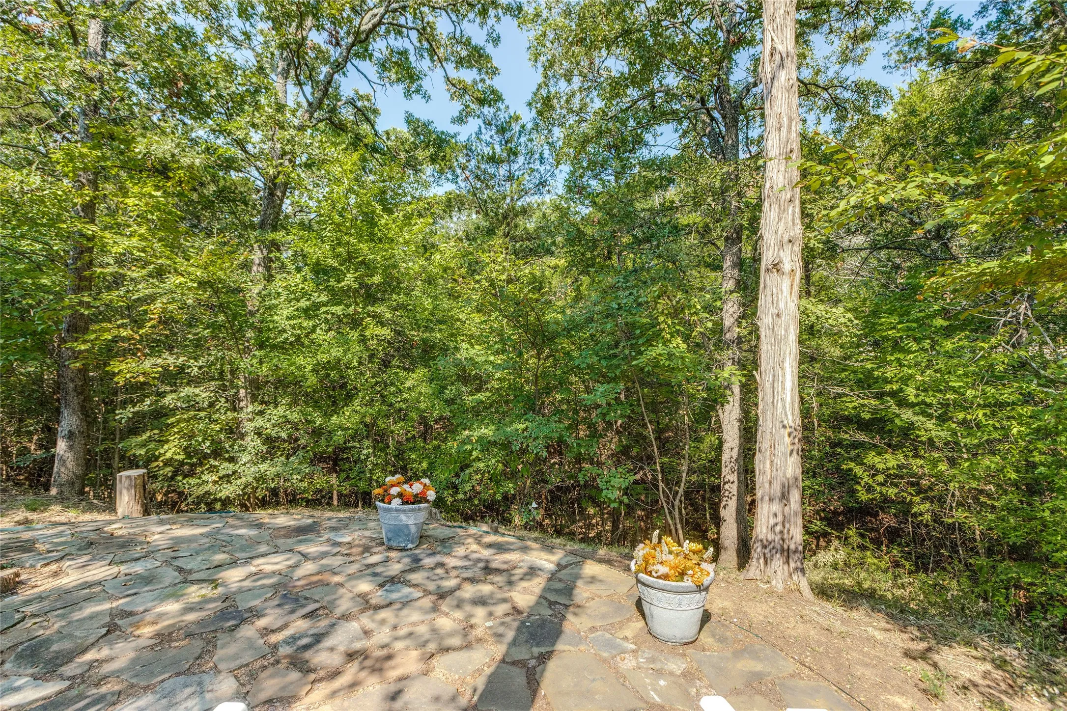 Single Family Residence For Sale in Grayson County , 159 Pronghorn Drive, Gordonville, Texas 76245, 4 Bedroom, 4 Bathroom, 3 Garage spaces, 2,930 Sqft, built in 2011, mls#21348141, Real Estate Agent in Gordonville, Homes For Sale in Grayson county, Homes For Sale in Gordonville, Realtor in Gordonville Texas, Real Estate Brokerage Independent Realty Texas, Luminita Cordes Realtor