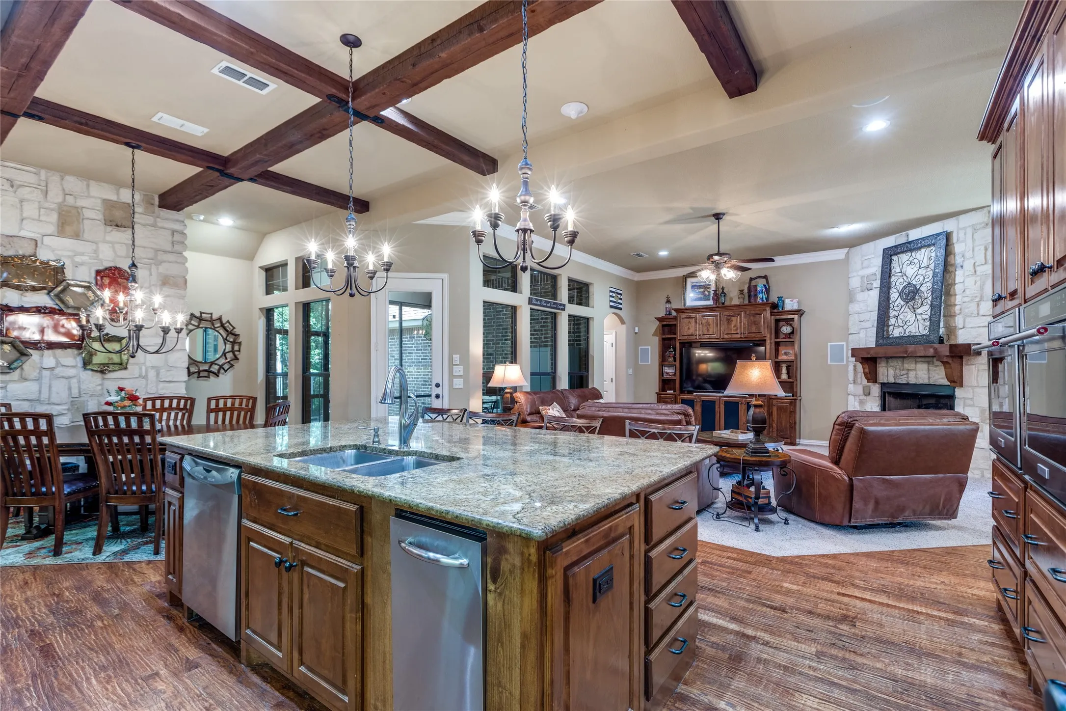Single Family Residence For Sale in Grayson County , 159 Pronghorn Drive, Gordonville, Texas 76245, 4 Bedroom, 4 Bathroom, 3 Garage spaces, 2,930 Sqft, built in 2011, mls#21348141, Real Estate Agent in Gordonville, Homes For Sale in Grayson county, Homes For Sale in Gordonville, Realtor in Gordonville Texas, Real Estate Brokerage Independent Realty Texas, Luminita Cordes Realtor