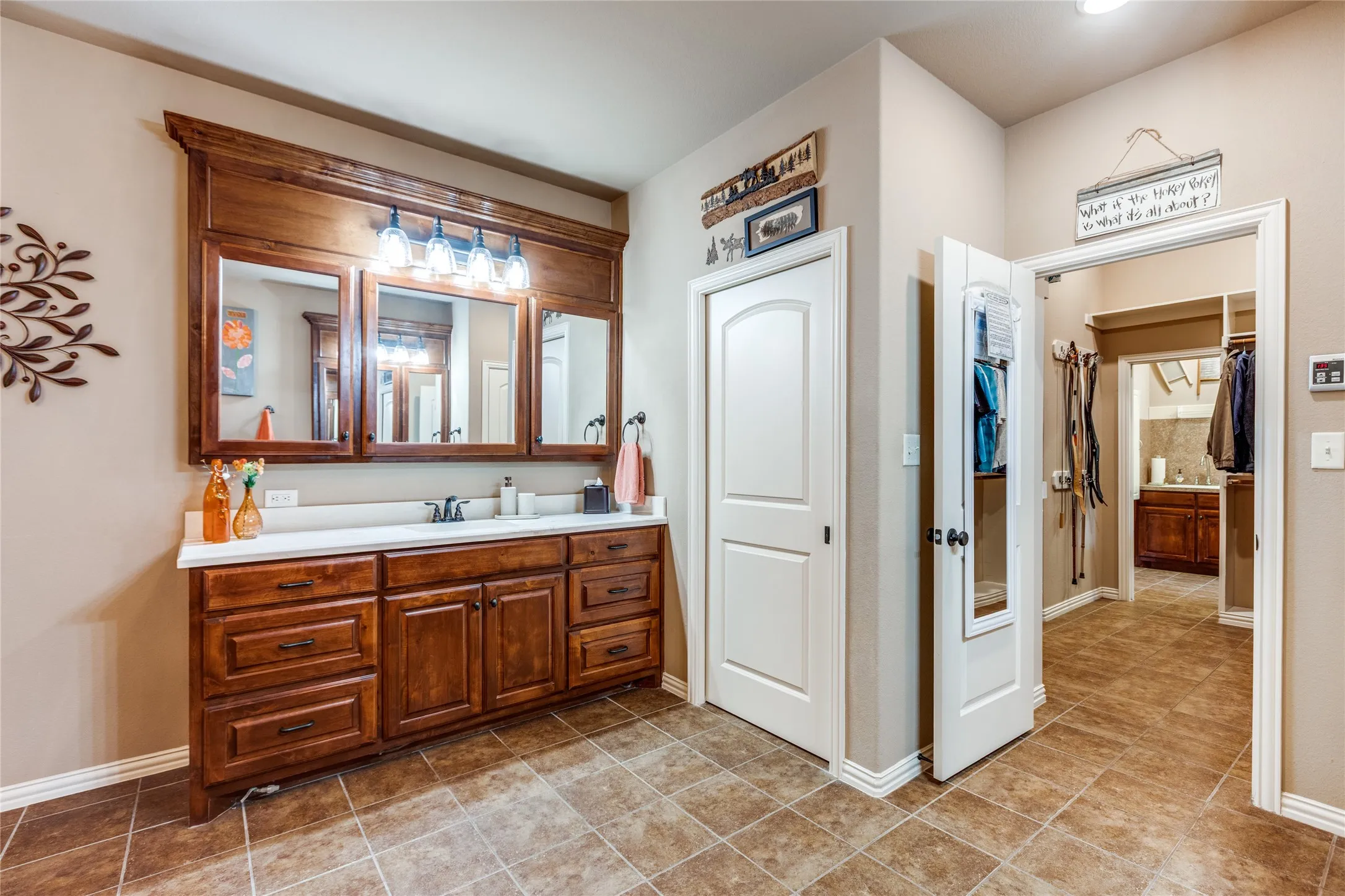 Single Family Residence For Sale in Grayson County , 159 Pronghorn Drive, Gordonville, Texas 76245, 4 Bedroom, 4 Bathroom, 3 Garage spaces, 2,930 Sqft, built in 2011, mls#21348141, Real Estate Agent in Gordonville, Homes For Sale in Grayson county, Homes For Sale in Gordonville, Realtor in Gordonville Texas, Real Estate Brokerage Independent Realty Texas, Luminita Cordes Realtor