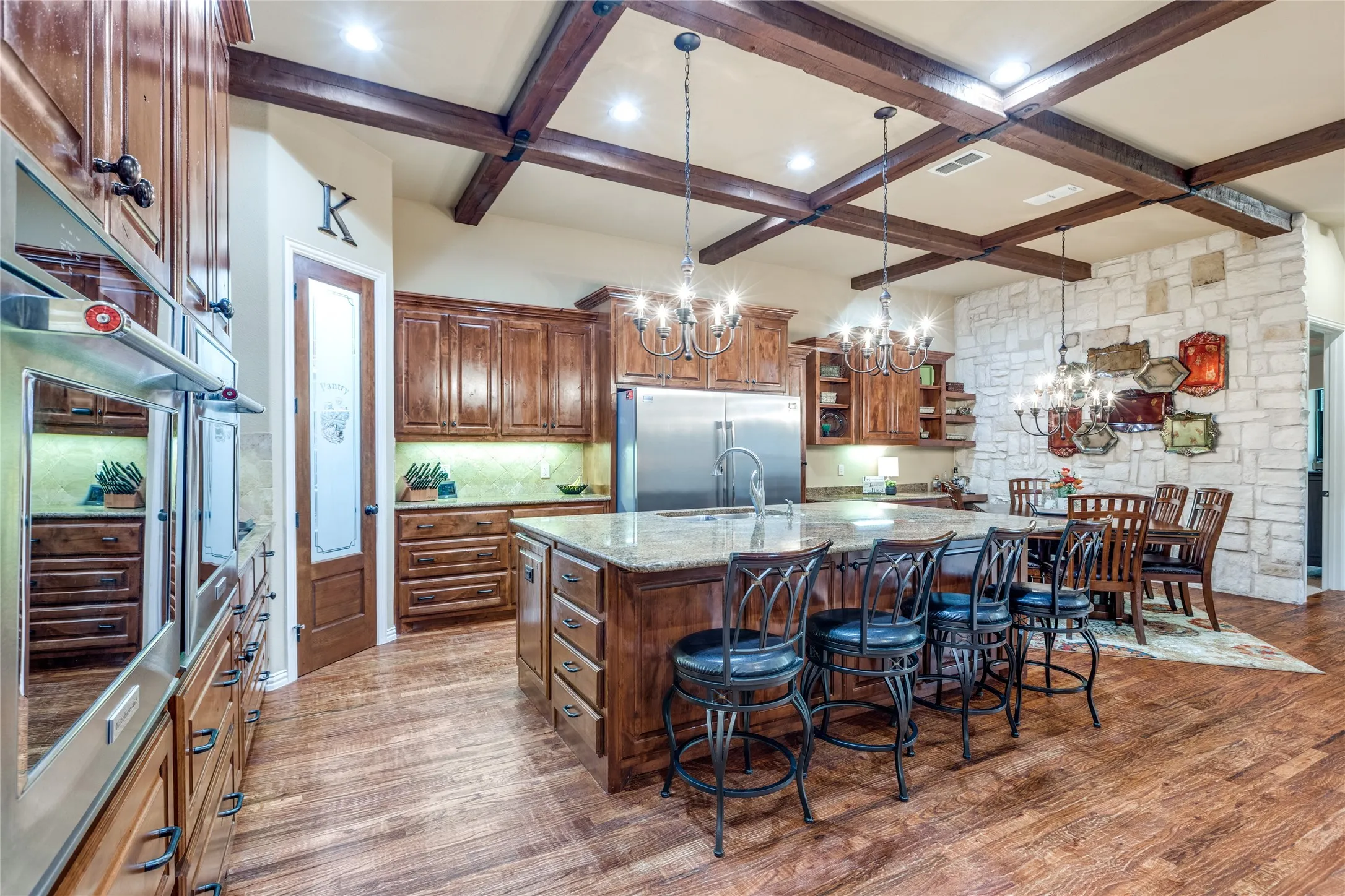 Single Family Residence For Sale in Grayson County , 159 Pronghorn Drive, Gordonville, Texas 76245, 4 Bedroom, 4 Bathroom, 3 Garage spaces, 2,930 Sqft, built in 2011, mls#21348141, Real Estate Agent in Gordonville, Homes For Sale in Grayson county, Homes For Sale in Gordonville, Realtor in Gordonville Texas, Real Estate Brokerage Independent Realty Texas, Luminita Cordes Realtor