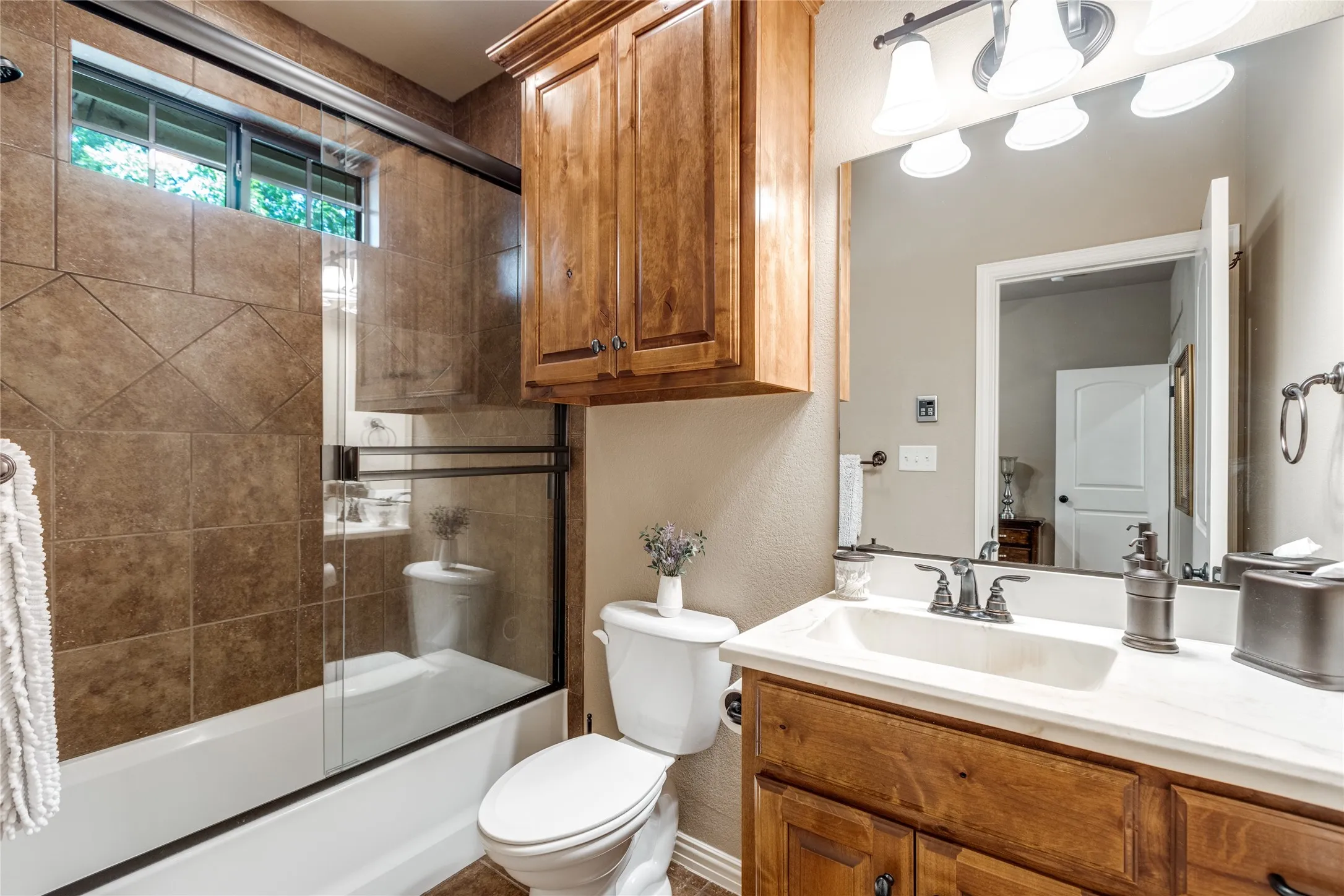 Single Family Residence For Sale in Grayson County , 159 Pronghorn Drive, Gordonville, Texas 76245, 4 Bedroom, 4 Bathroom, 3 Garage spaces, 2,930 Sqft, built in 2011, mls#21348141, Real Estate Agent in Gordonville, Homes For Sale in Grayson county, Homes For Sale in Gordonville, Realtor in Gordonville Texas, Real Estate Brokerage Independent Realty Texas, Luminita Cordes Realtor
