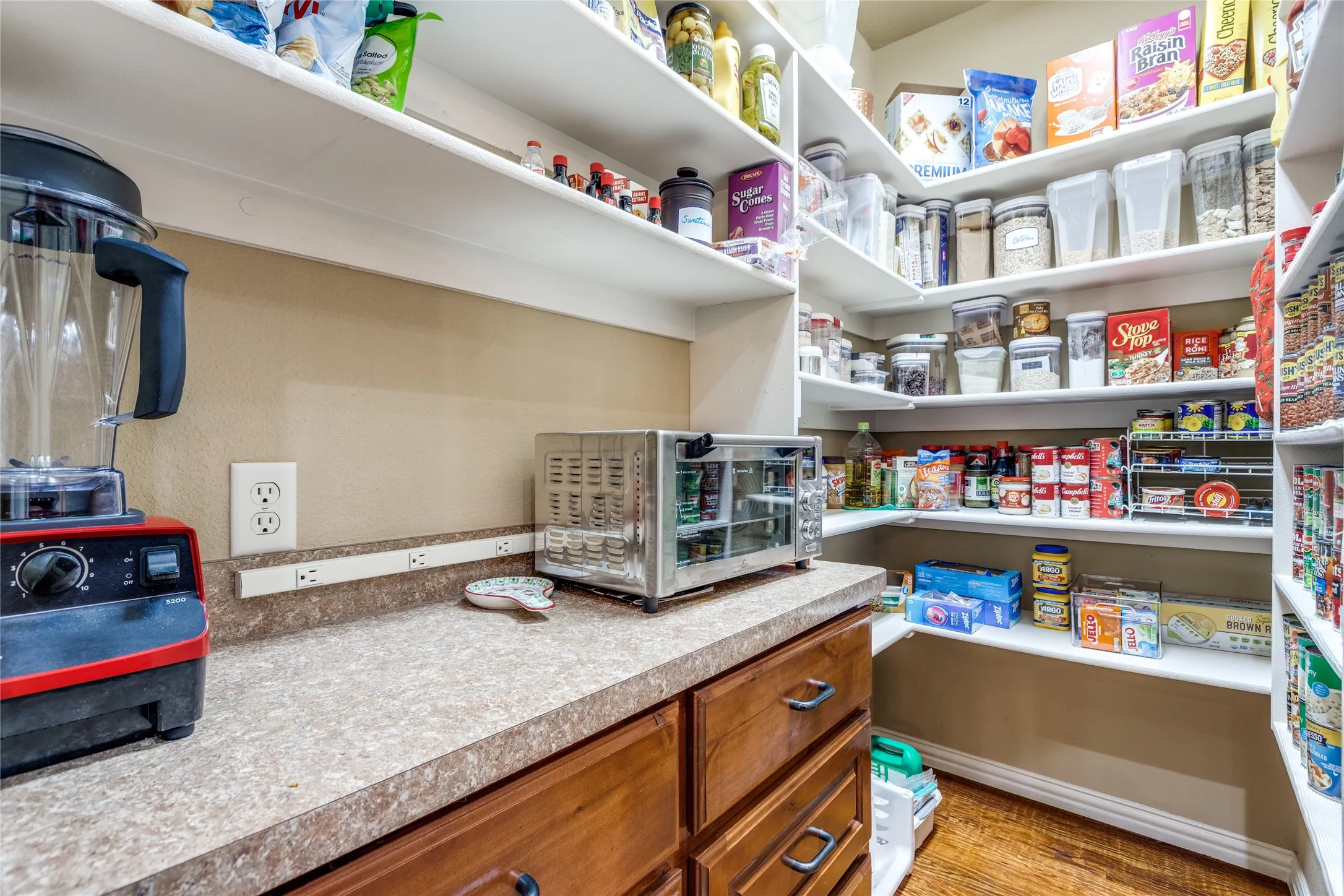 Single Family Residence For Sale in Grayson County , 159 Pronghorn Drive, Gordonville, Texas 76245, 4 Bedroom, 4 Bathroom, 3 Garage spaces, 2,930 Sqft, built in 2011, mls#21348141, Real Estate Agent in Gordonville, Homes For Sale in Grayson county, Homes For Sale in Gordonville, Realtor in Gordonville Texas, Real Estate Brokerage Independent Realty Texas, Luminita Cordes Realtor