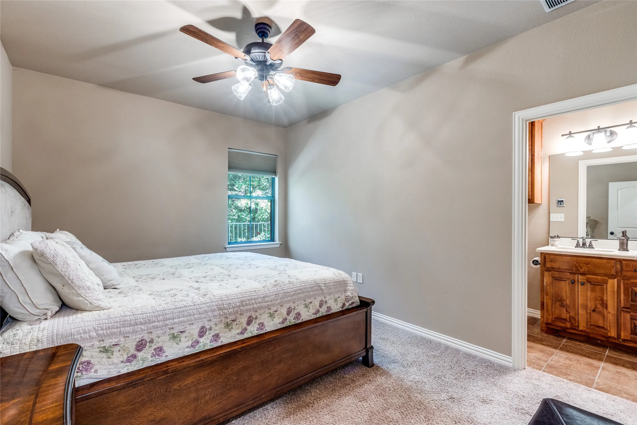 Single Family Residence For Sale in Grayson County , 159 Pronghorn Drive, Gordonville, Texas 76245, 4 Bedroom, 4 Bathroom, 3 Garage spaces, 2,930 Sqft, built in 2011, mls#21348141, Real Estate Agent in Gordonville, Homes For Sale in Grayson county, Homes For Sale in Gordonville, Realtor in Gordonville Texas, Real Estate Brokerage Independent Realty Texas, Luminita Cordes Realtor