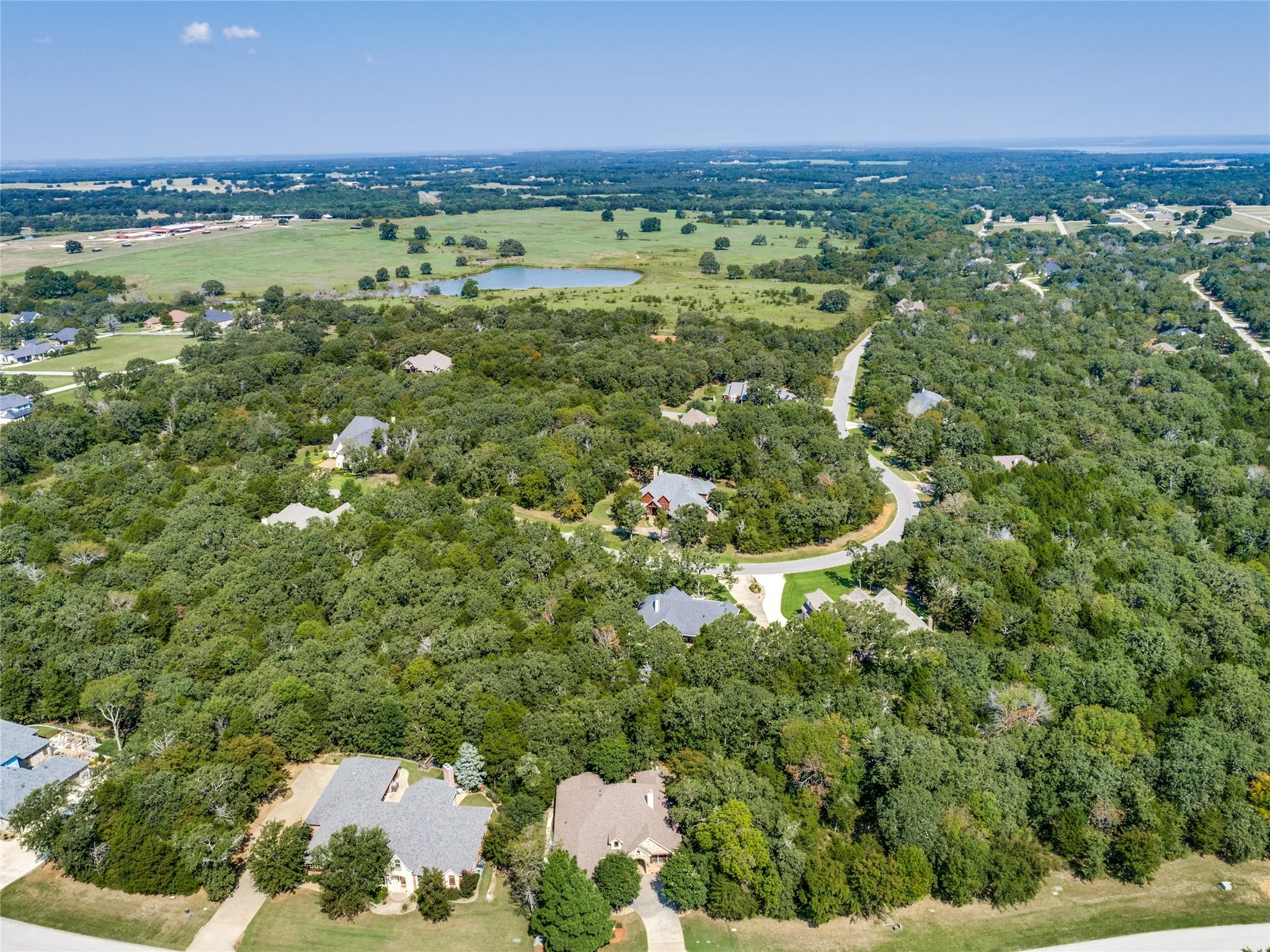 Single Family Residence For Sale in Grayson County , 159 Pronghorn Drive, Gordonville, Texas 76245, 4 Bedroom, 4 Bathroom, 3 Garage spaces, 2,930 Sqft, built in 2011, mls#21348141, Real Estate Agent in Gordonville, Homes For Sale in Grayson county, Homes For Sale in Gordonville, Realtor in Gordonville Texas, Real Estate Brokerage Independent Realty Texas, Luminita Cordes Realtor