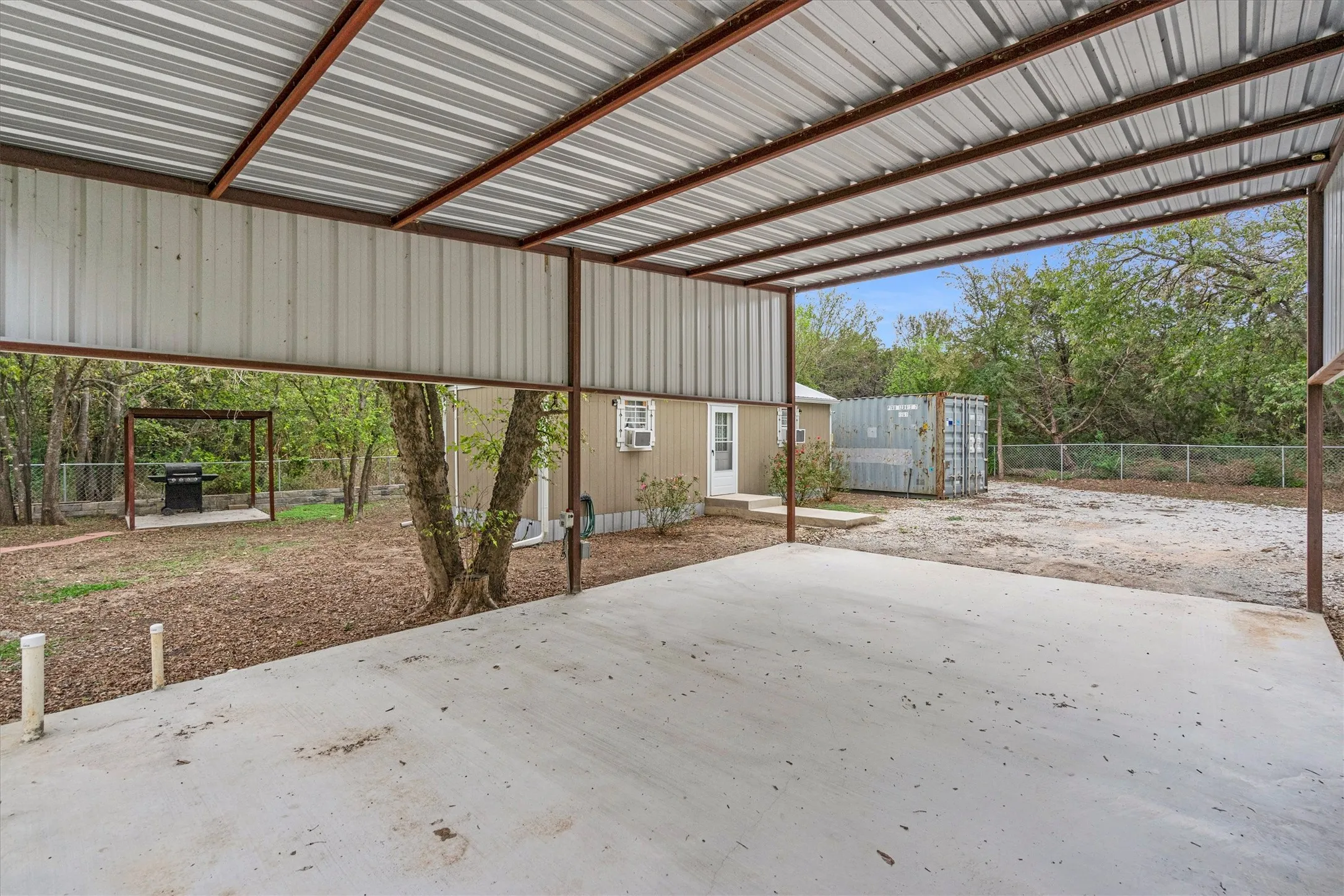 Single Family Residence For Sale in Hill County , 226 Waupoo Trail, Whitney, Texas 76692, 1 Bedroom, 1 Bathroom, Garage spaces, 384 Sqft, built in 2021, Price $150,000, mls#21344960, Real Estate Agent in Whitney, Homes For Sale in Hill county, Homes For Sale in Whitney, Realtor in Whitney Texas, Real Estate Brokerage Independent Realty Texas, Luminita Cordes Realtor
