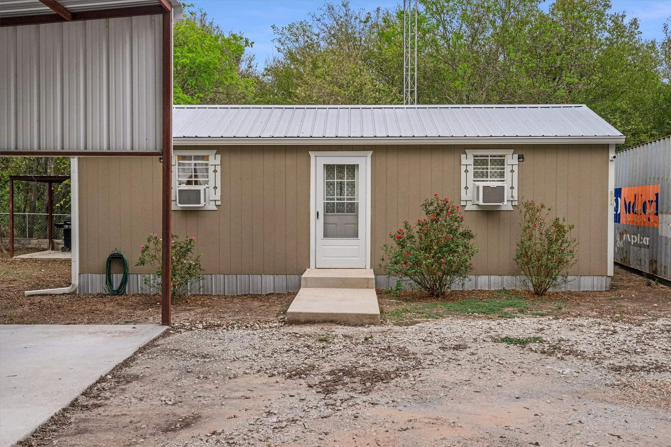 Single Family Residence For Sale in Hill County , 226 Waupoo Trail, Whitney, Texas 76692, 1 Bedroom, 1 Bathroom, Garage spaces, 384 Sqft, built in 2021, Price $150,000, mls#21344960, Real Estate Agent in Whitney, Homes For Sale in Hill county, Homes For Sale in Whitney, Realtor in Whitney Texas, Real Estate Brokerage Independent Realty Texas, Luminita Cordes Realtor