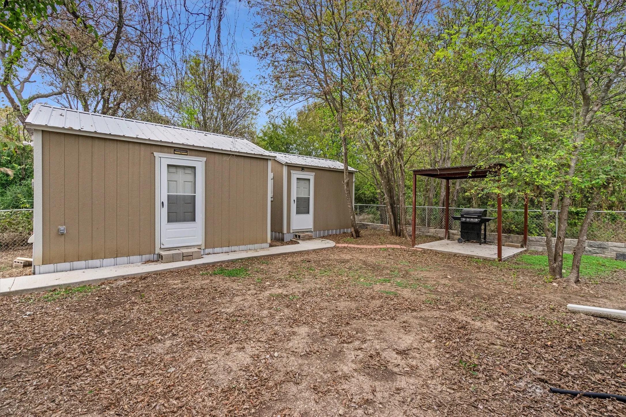 Single Family Residence For Sale in Hill County , 226 Waupoo Trail, Whitney, Texas 76692, 1 Bedroom, 1 Bathroom, Garage spaces, 384 Sqft, built in 2021, Price $150,000, mls#21344960, Real Estate Agent in Whitney, Homes For Sale in Hill county, Homes For Sale in Whitney, Realtor in Whitney Texas, Real Estate Brokerage Independent Realty Texas, Luminita Cordes Realtor