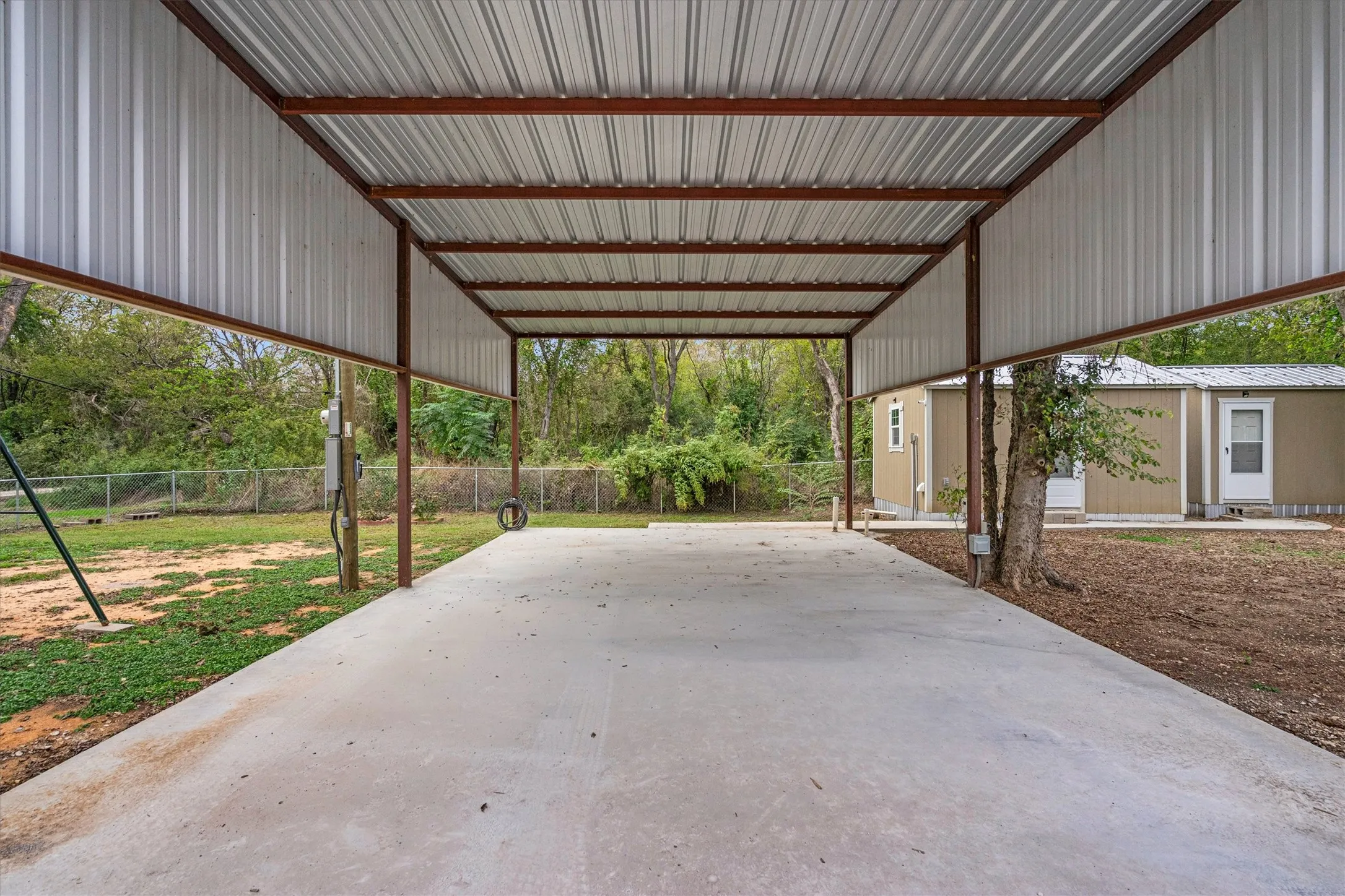 Single Family Residence For Sale in Hill County , 226 Waupoo Trail, Whitney, Texas 76692, 1 Bedroom, 1 Bathroom, Garage spaces, 384 Sqft, built in 2021, Price $150,000, mls#21344960, Real Estate Agent in Whitney, Homes For Sale in Hill county, Homes For Sale in Whitney, Realtor in Whitney Texas, Real Estate Brokerage Independent Realty Texas, Luminita Cordes Realtor