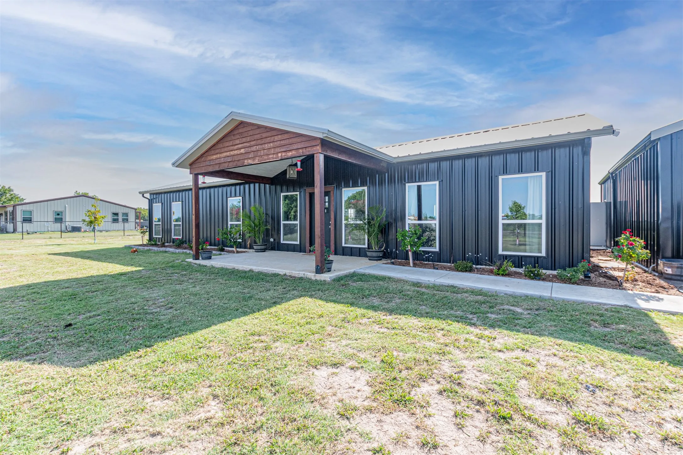 Single Family Residence For Sale in Hunt County , 4340 Fm 1563, Wolfe City, Texas 75496, 4 Bedroom, 2 Bathroom, 2 Garage spaces, 1,890 Sqft, built in 2023, mls#21347791, Real Estate Agent in Wolfe City, Homes For Sale in Hunt county, Homes For Sale in Wolfe City, Realtor in Wolfe City Texas, Real Estate Brokerage Independent Realty Texas, Luminita Cordes Realtor