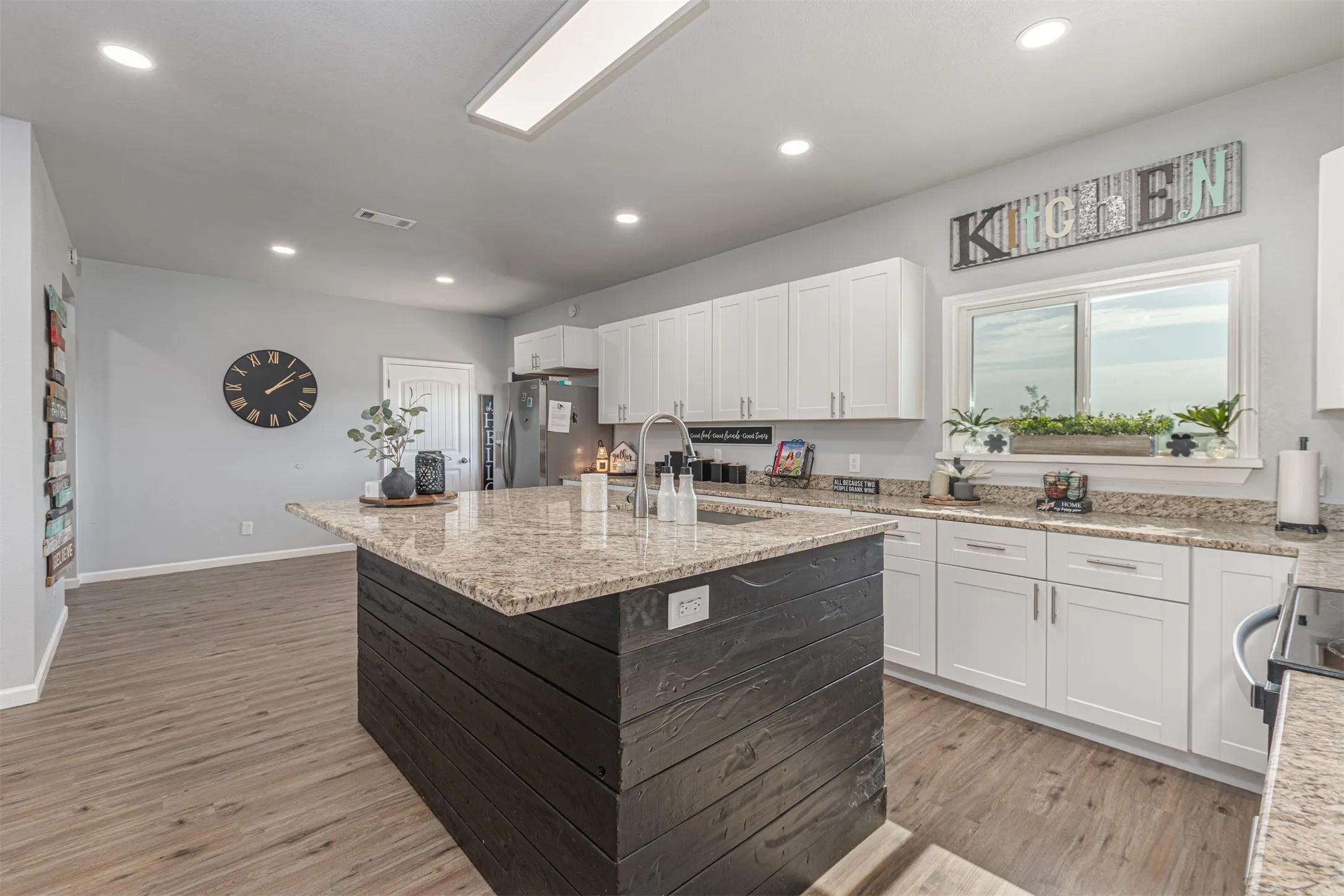 Single Family Residence For Sale in Hunt County , 4340 Fm 1563, Wolfe City, Texas 75496, 4 Bedroom, 2 Bathroom, 2 Garage spaces, 1,890 Sqft, built in 2023, mls#21347791, Real Estate Agent in Wolfe City, Homes For Sale in Hunt county, Homes For Sale in Wolfe City, Realtor in Wolfe City Texas, Real Estate Brokerage Independent Realty Texas, Luminita Cordes Realtor