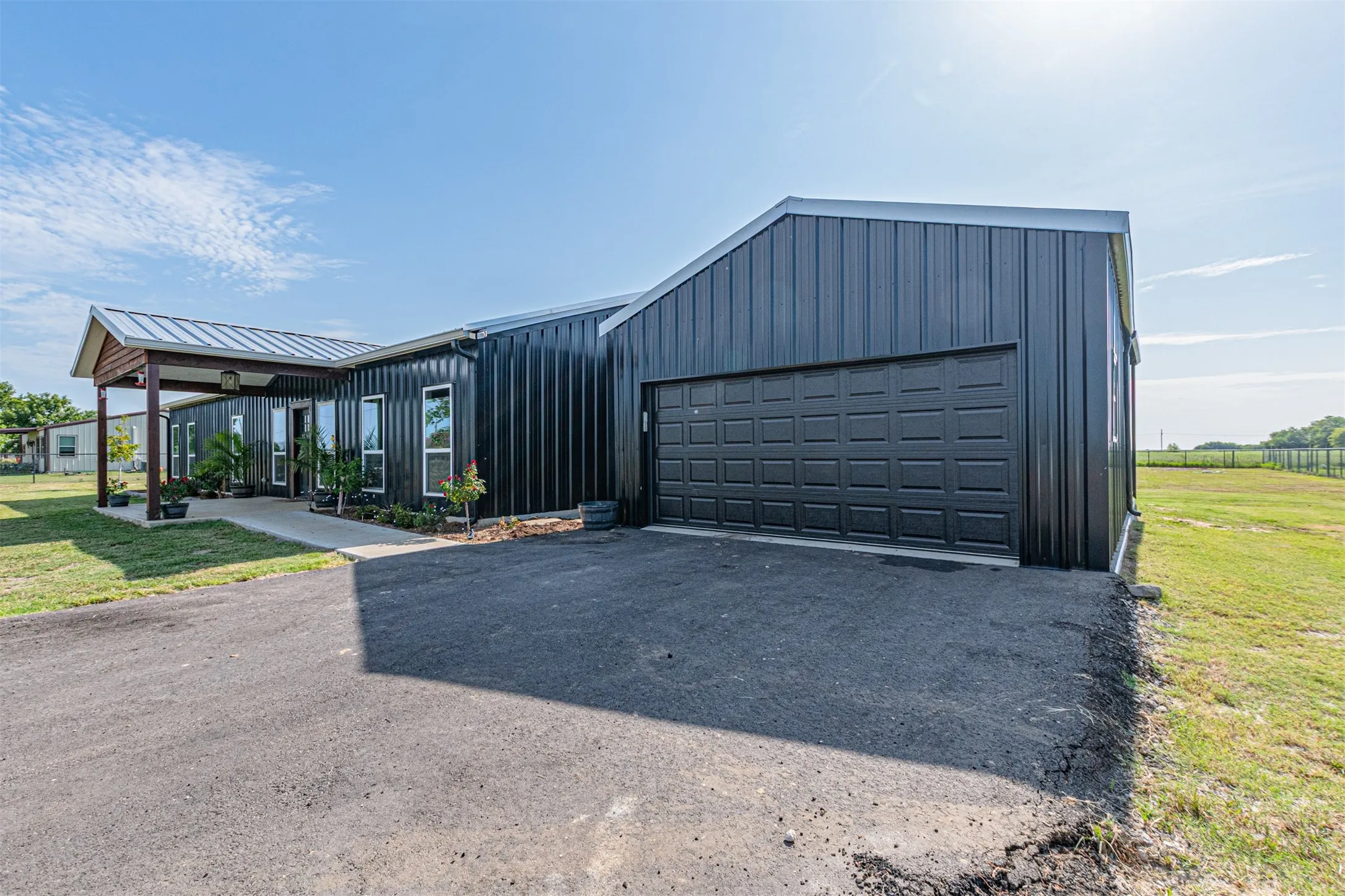 Single Family Residence For Sale in Hunt County , 4340 Fm 1563, Wolfe City, Texas 75496, 4 Bedroom, 2 Bathroom, 2 Garage spaces, 1,890 Sqft, built in 2023, mls#21347791, Real Estate Agent in Wolfe City, Homes For Sale in Hunt county, Homes For Sale in Wolfe City, Realtor in Wolfe City Texas, Real Estate Brokerage Independent Realty Texas, Luminita Cordes Realtor