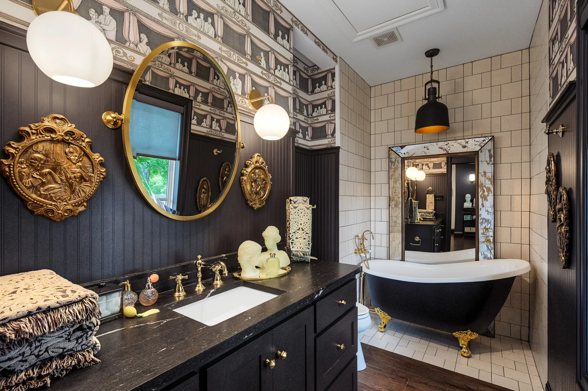 Upstairs secondary bath with claw tub.
