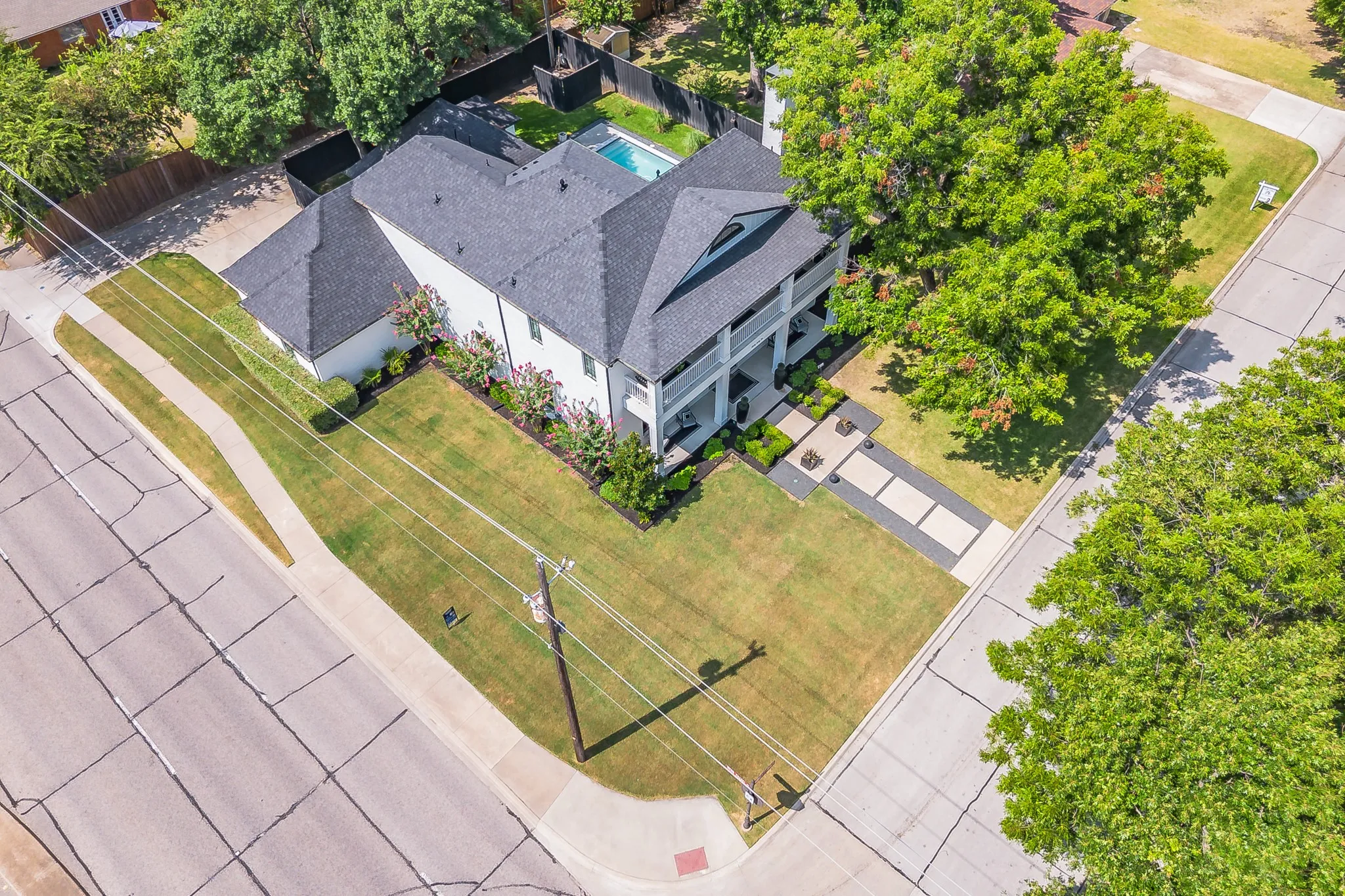 Single Family Residence For Sale in Dallas County , 3062 Primrose Lane, Farmers Branch, Texas 75234, 4 Bedroom, 4 Bathroom, 2 Garage spaces, 3,222 Sqft, built in 2019, mls#21348137, Real Estate Agent in Farmers Branch, Homes For Sale in Dallas county, Homes For Sale in Farmers Branch, Realtor in Farmers Branch Texas, Real Estate Brokerage Independent Realty Texas, Luminita Cordes Realtor
