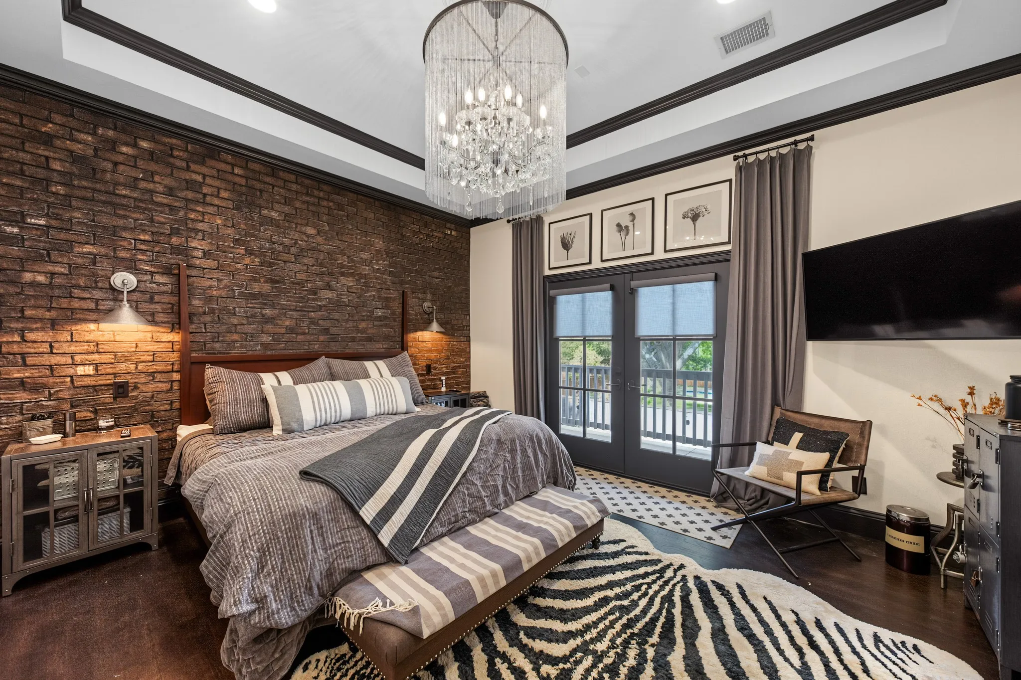 Upstairs primary bedroom