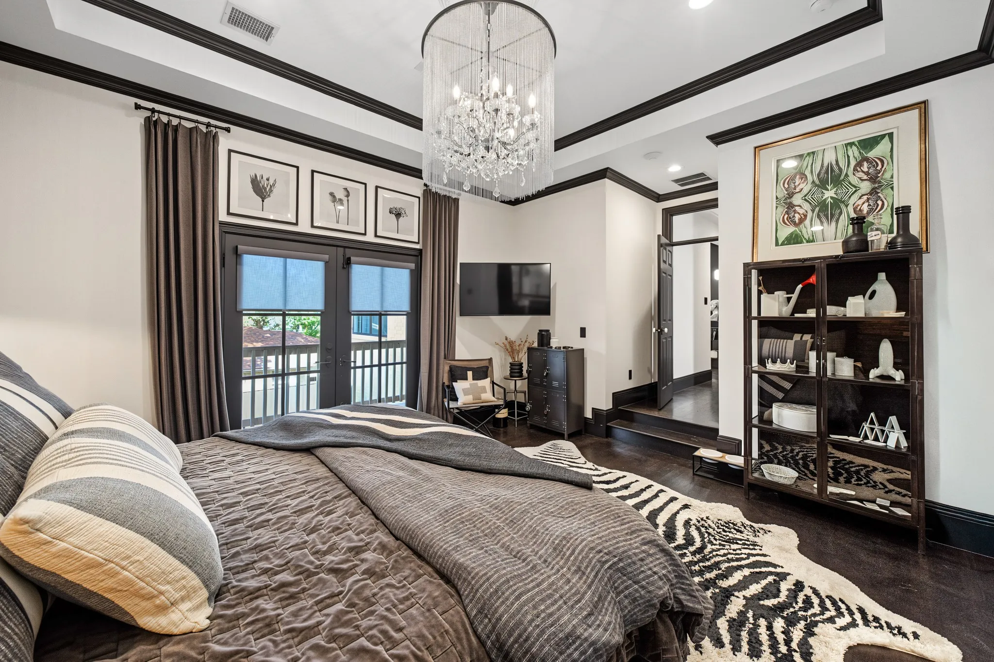 Upstairs primary bedroom