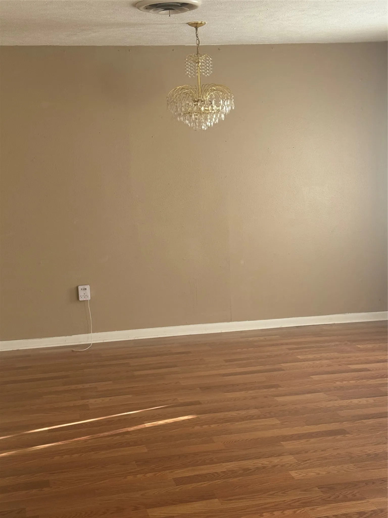 Single Family Residence For Sale in Hunt County , 2601 S Park Street, Commerce, Texas 75428, 3 Bedroom, 2 Bathroom, Garage spaces, 2,292 Sqft, built in 1964, mls#21348131, Real Estate Agent in Commerce, Homes For Sale in Hunt county, Homes For Sale in Commerce, Realtor in Commerce Texas, Real Estate Brokerage Independent Realty Texas, Luminita Cordes Realtor