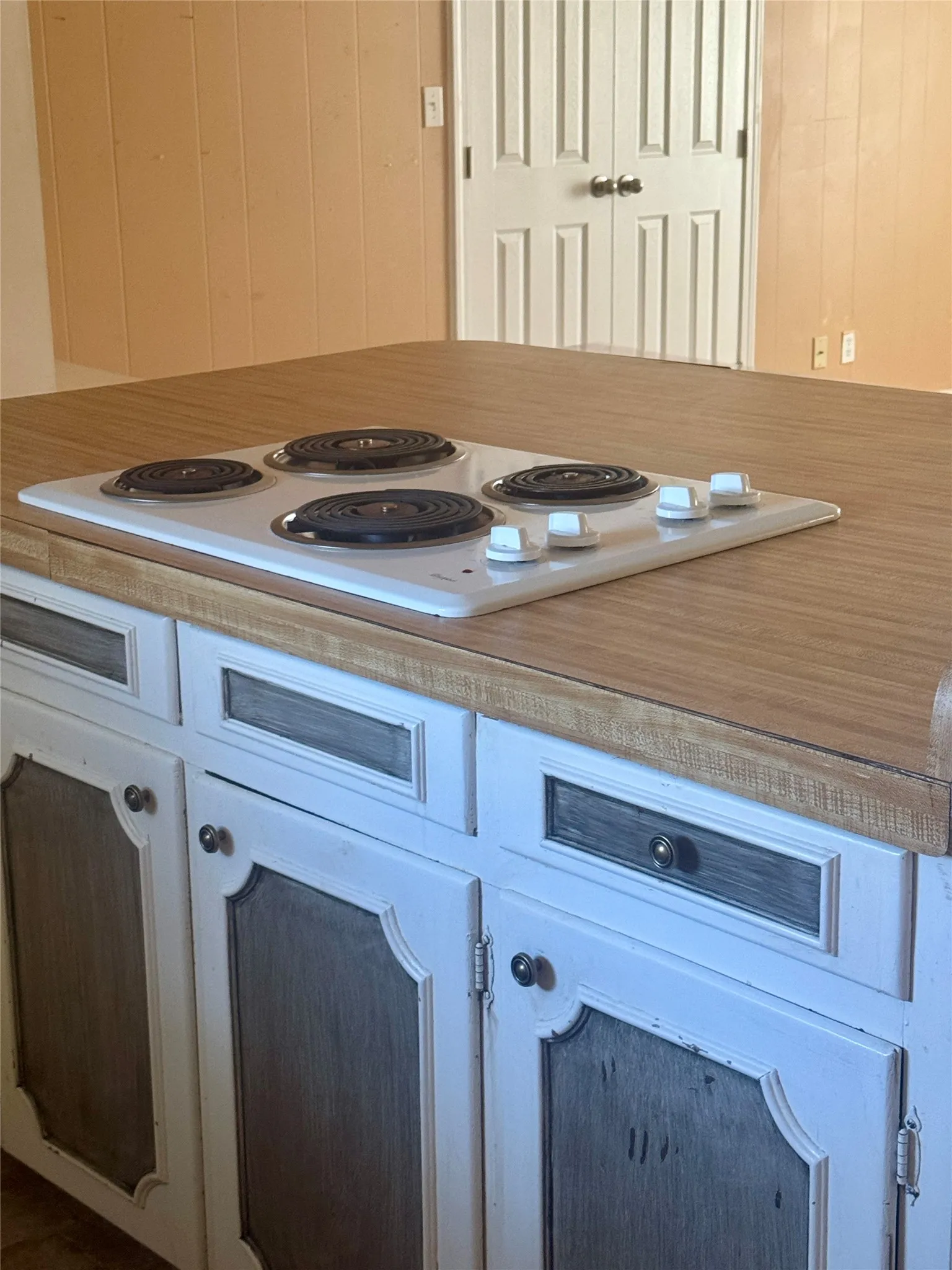 Single Family Residence For Sale in Hunt County , 2601 S Park Street, Commerce, Texas 75428, 3 Bedroom, 2 Bathroom, Garage spaces, 2,292 Sqft, built in 1964, mls#21348131, Real Estate Agent in Commerce, Homes For Sale in Hunt county, Homes For Sale in Commerce, Realtor in Commerce Texas, Real Estate Brokerage Independent Realty Texas, Luminita Cordes Realtor