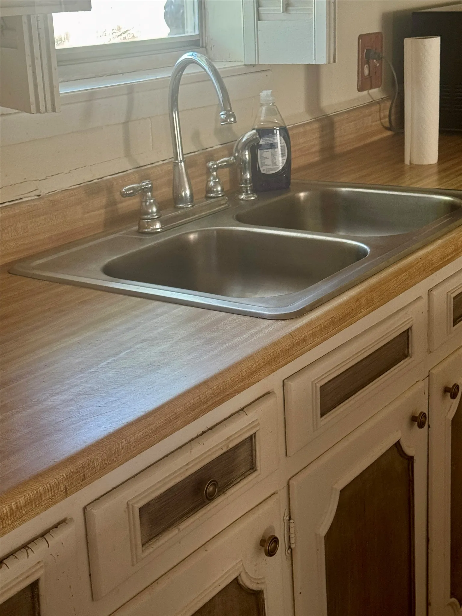 Single Family Residence For Sale in Hunt County , 2601 S Park Street, Commerce, Texas 75428, 3 Bedroom, 2 Bathroom, Garage spaces, 2,292 Sqft, built in 1964, mls#21348131, Real Estate Agent in Commerce, Homes For Sale in Hunt county, Homes For Sale in Commerce, Realtor in Commerce Texas, Real Estate Brokerage Independent Realty Texas, Luminita Cordes Realtor
