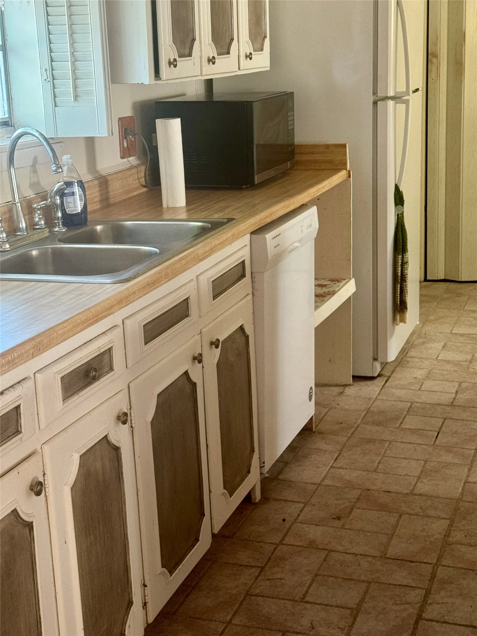 Single Family Residence For Sale in Hunt County , 2601 S Park Street, Commerce, Texas 75428, 3 Bedroom, 2 Bathroom, Garage spaces, 2,292 Sqft, built in 1964, mls#21348131, Real Estate Agent in Commerce, Homes For Sale in Hunt county, Homes For Sale in Commerce, Realtor in Commerce Texas, Real Estate Brokerage Independent Realty Texas, Luminita Cordes Realtor