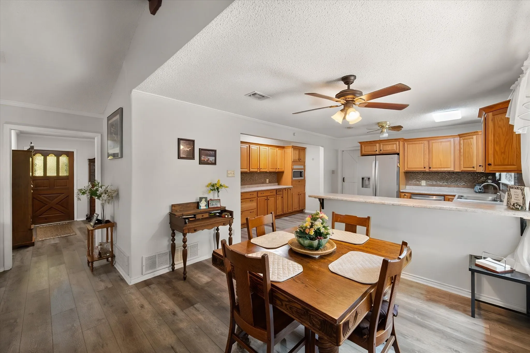 Single Family Residence For Sale in Johnson County , 902 Greenbriar Drive, Joshua, Texas 76058, 3 Bedroom, 2 Bathroom, 3 Garage spaces, 2,152 Sqft, built in 1973, mls#21345500, Real Estate Agent in Joshua, Homes For Sale in Johnson county, Homes For Sale in Joshua, Realtor in Joshua Texas, Real Estate Brokerage Independent Realty Texas, Luminita Cordes Realtor