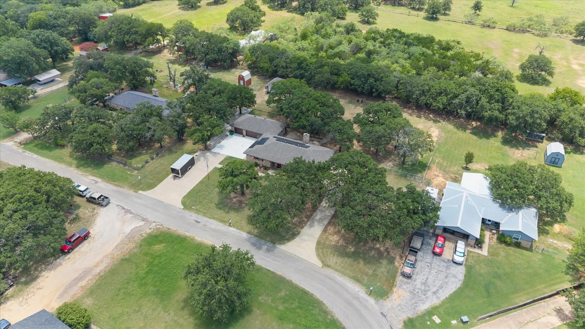 Single Family Residence For Sale in Johnson County , 902 Greenbriar Drive, Joshua, Texas 76058, 3 Bedroom, 2 Bathroom, 3 Garage spaces, 2,152 Sqft, built in 1973, mls#21345500, Real Estate Agent in Joshua, Homes For Sale in Johnson county, Homes For Sale in Joshua, Realtor in Joshua Texas, Real Estate Brokerage Independent Realty Texas, Luminita Cordes Realtor