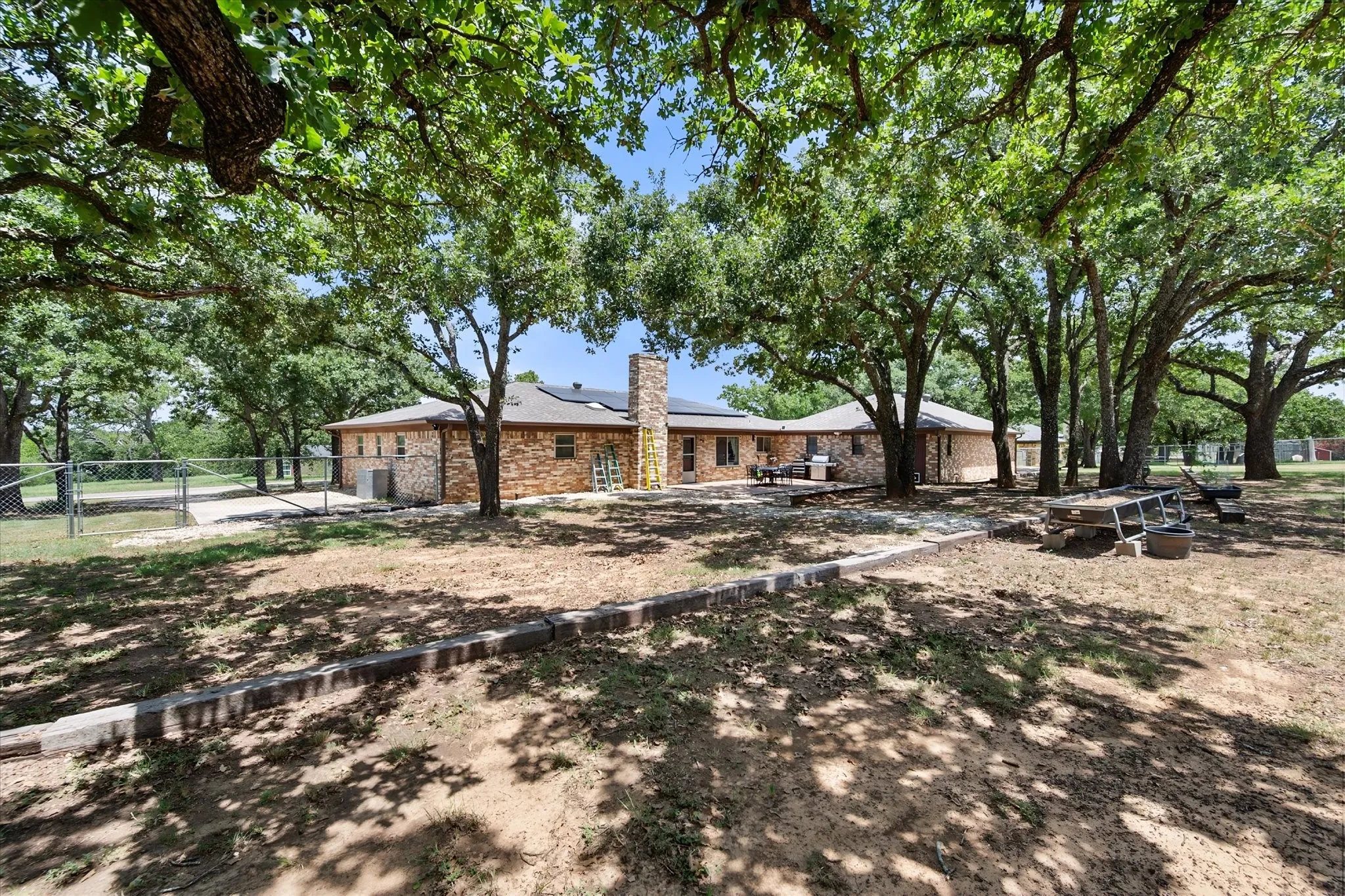 Single Family Residence For Sale in Johnson County , 902 Greenbriar Drive, Joshua, Texas 76058, 3 Bedroom, 2 Bathroom, 3 Garage spaces, 2,152 Sqft, built in 1973, mls#21345500, Real Estate Agent in Joshua, Homes For Sale in Johnson county, Homes For Sale in Joshua, Realtor in Joshua Texas, Real Estate Brokerage Independent Realty Texas, Luminita Cordes Realtor