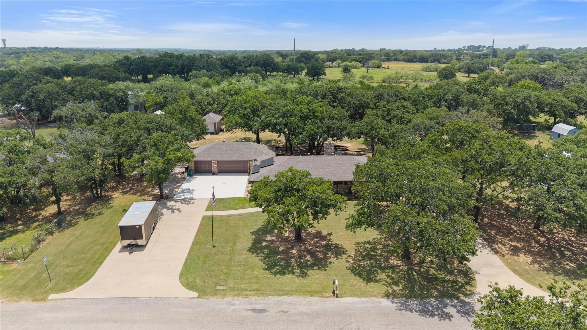 Single Family Residence For Sale in Johnson County , 902 Greenbriar Drive, Joshua, Texas 76058, 3 Bedroom, 2 Bathroom, 3 Garage spaces, 2,152 Sqft, built in 1973, mls#21345500, Real Estate Agent in Joshua, Homes For Sale in Johnson county, Homes For Sale in Joshua, Realtor in Joshua Texas, Real Estate Brokerage Independent Realty Texas, Luminita Cordes Realtor