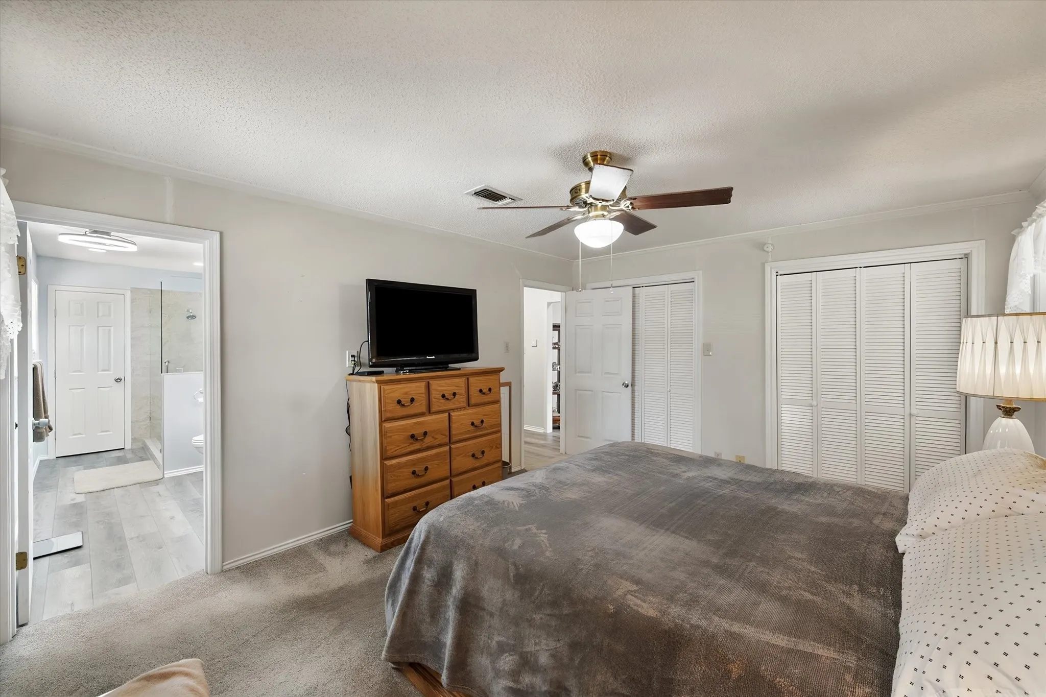 Single Family Residence For Sale in Johnson County , 902 Greenbriar Drive, Joshua, Texas 76058, 3 Bedroom, 2 Bathroom, 3 Garage spaces, 2,152 Sqft, built in 1973, mls#21345500, Real Estate Agent in Joshua, Homes For Sale in Johnson county, Homes For Sale in Joshua, Realtor in Joshua Texas, Real Estate Brokerage Independent Realty Texas, Luminita Cordes Realtor