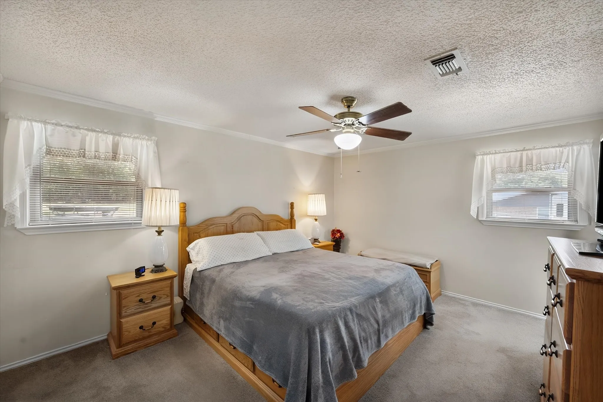 Single Family Residence For Sale in Johnson County , 902 Greenbriar Drive, Joshua, Texas 76058, 3 Bedroom, 2 Bathroom, 3 Garage spaces, 2,152 Sqft, built in 1973, mls#21345500, Real Estate Agent in Joshua, Homes For Sale in Johnson county, Homes For Sale in Joshua, Realtor in Joshua Texas, Real Estate Brokerage Independent Realty Texas, Luminita Cordes Realtor