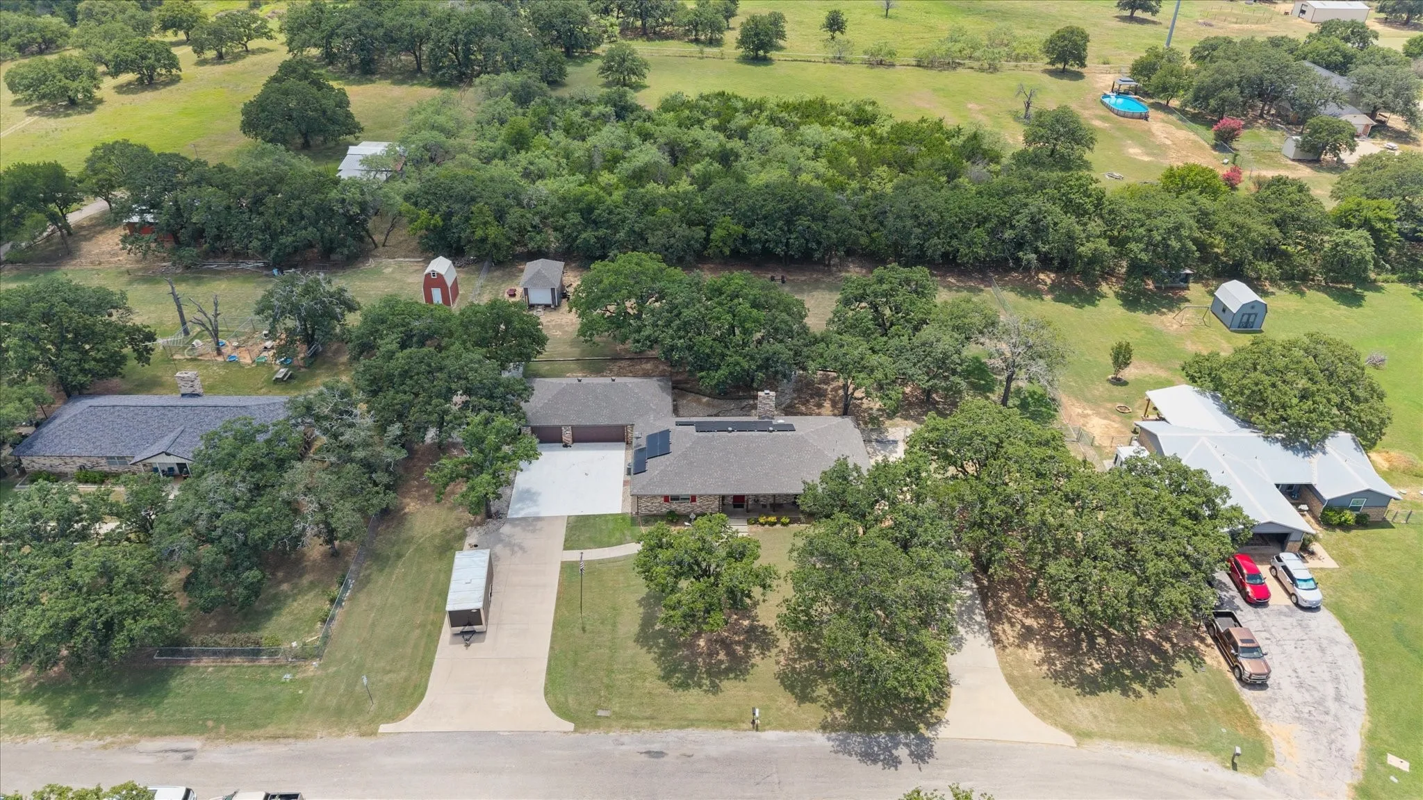 Single Family Residence For Sale in Johnson County , 902 Greenbriar Drive, Joshua, Texas 76058, 3 Bedroom, 2 Bathroom, 3 Garage spaces, 2,152 Sqft, built in 1973, mls#21345500, Real Estate Agent in Joshua, Homes For Sale in Johnson county, Homes For Sale in Joshua, Realtor in Joshua Texas, Real Estate Brokerage Independent Realty Texas, Luminita Cordes Realtor