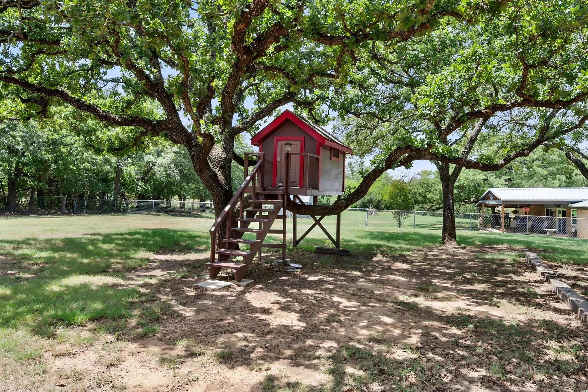 Single Family Residence For Sale in Johnson County , 902 Greenbriar Drive, Joshua, Texas 76058, 3 Bedroom, 2 Bathroom, 3 Garage spaces, 2,152 Sqft, built in 1973, mls#21345500, Real Estate Agent in Joshua, Homes For Sale in Johnson county, Homes For Sale in Joshua, Realtor in Joshua Texas, Real Estate Brokerage Independent Realty Texas, Luminita Cordes Realtor