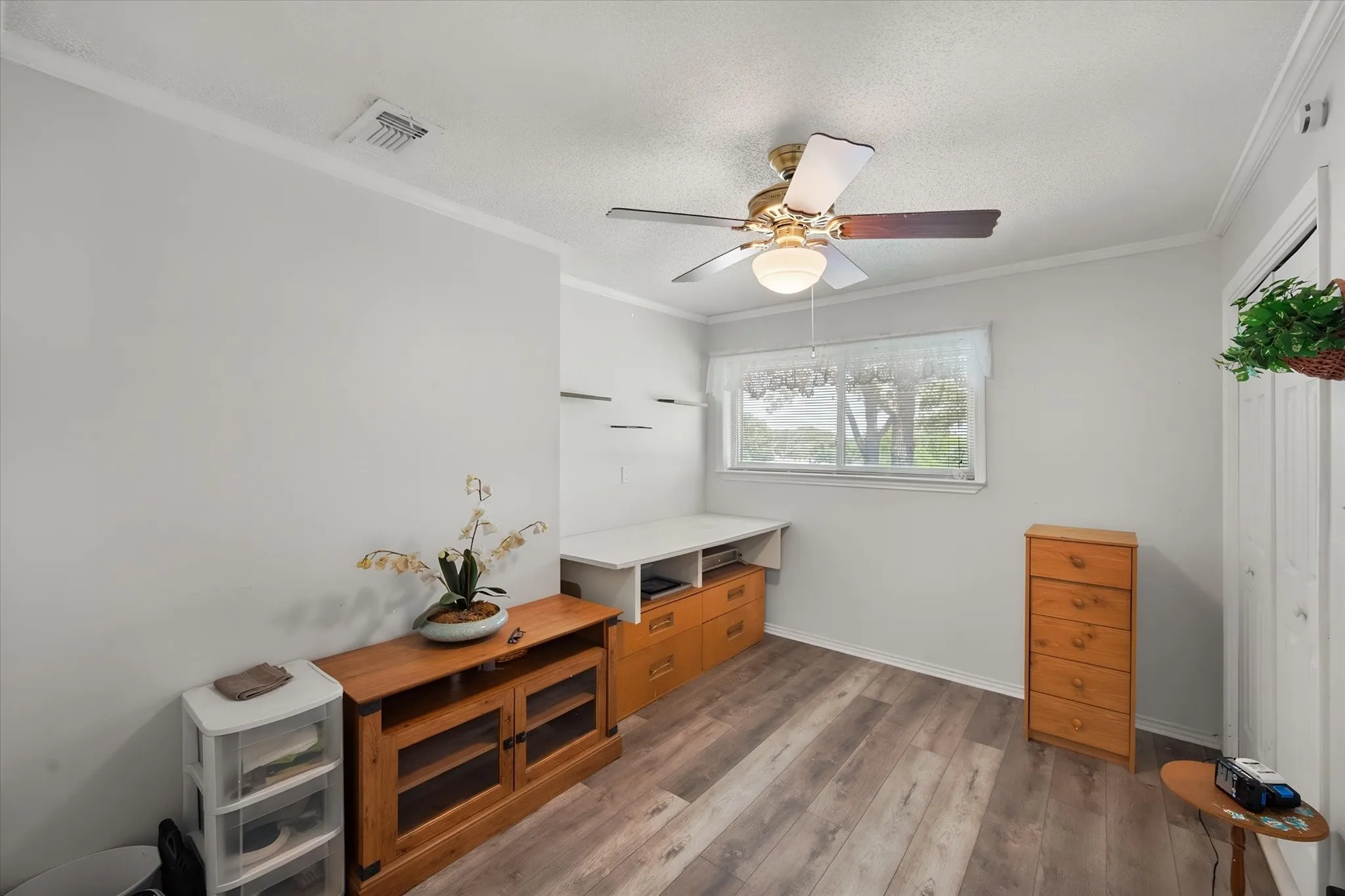 Single Family Residence For Sale in Johnson County , 902 Greenbriar Drive, Joshua, Texas 76058, 3 Bedroom, 2 Bathroom, 3 Garage spaces, 2,152 Sqft, built in 1973, mls#21345500, Real Estate Agent in Joshua, Homes For Sale in Johnson county, Homes For Sale in Joshua, Realtor in Joshua Texas, Real Estate Brokerage Independent Realty Texas, Luminita Cordes Realtor