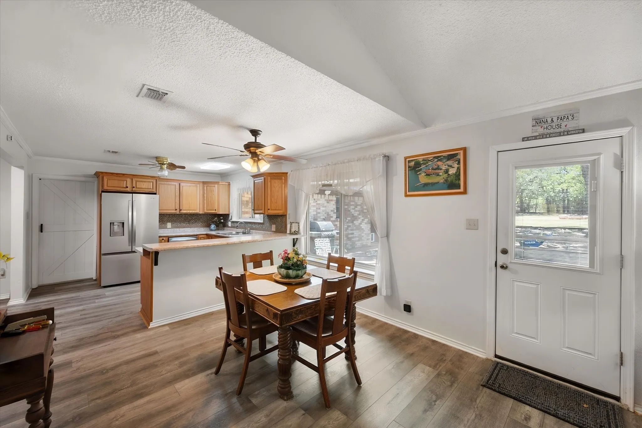 Single Family Residence For Sale in Johnson County , 902 Greenbriar Drive, Joshua, Texas 76058, 3 Bedroom, 2 Bathroom, 3 Garage spaces, 2,152 Sqft, built in 1973, mls#21345500, Real Estate Agent in Joshua, Homes For Sale in Johnson county, Homes For Sale in Joshua, Realtor in Joshua Texas, Real Estate Brokerage Independent Realty Texas, Luminita Cordes Realtor