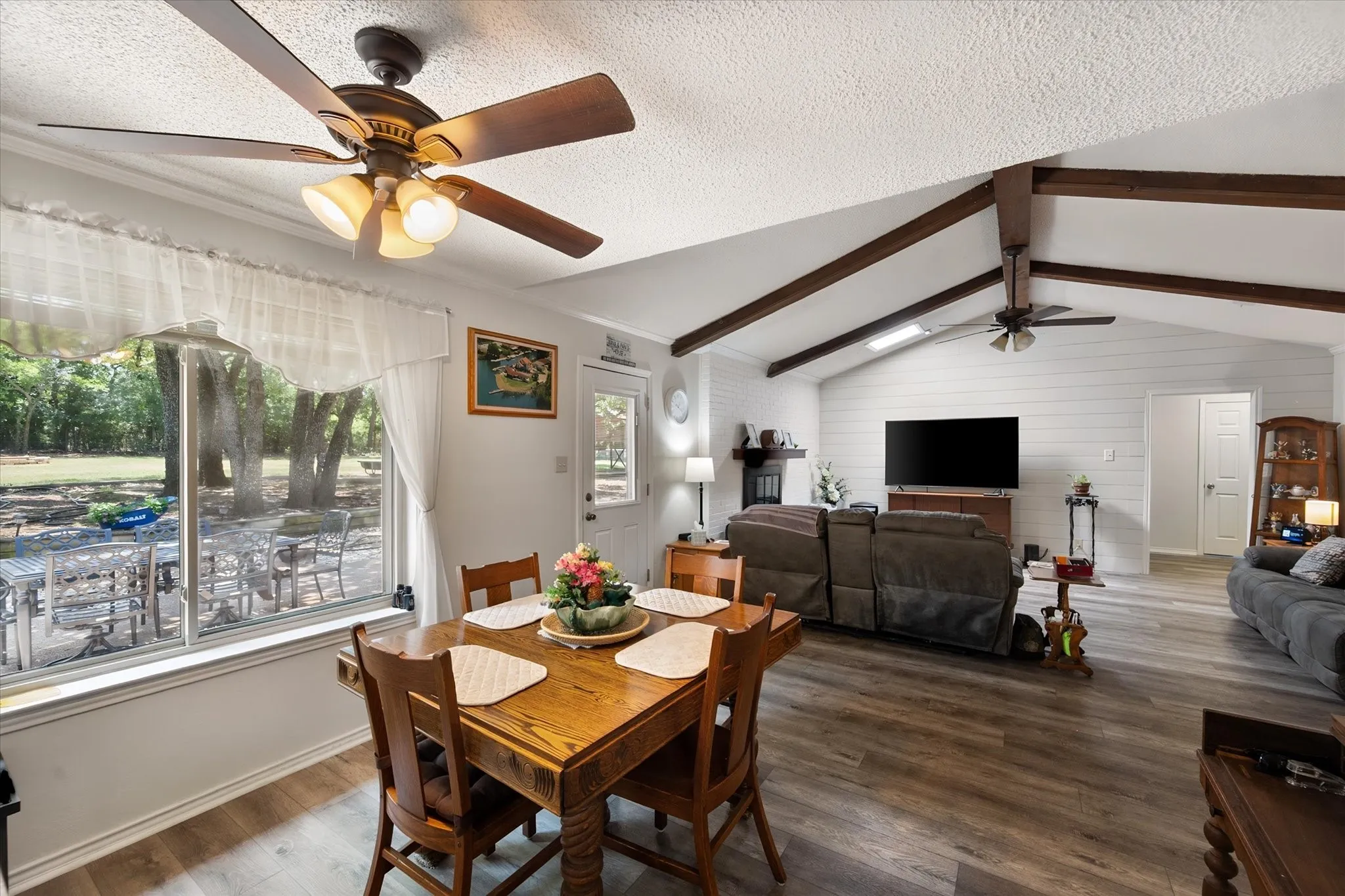 Single Family Residence For Sale in Johnson County , 902 Greenbriar Drive, Joshua, Texas 76058, 3 Bedroom, 2 Bathroom, 3 Garage spaces, 2,152 Sqft, built in 1973, mls#21345500, Real Estate Agent in Joshua, Homes For Sale in Johnson county, Homes For Sale in Joshua, Realtor in Joshua Texas, Real Estate Brokerage Independent Realty Texas, Luminita Cordes Realtor