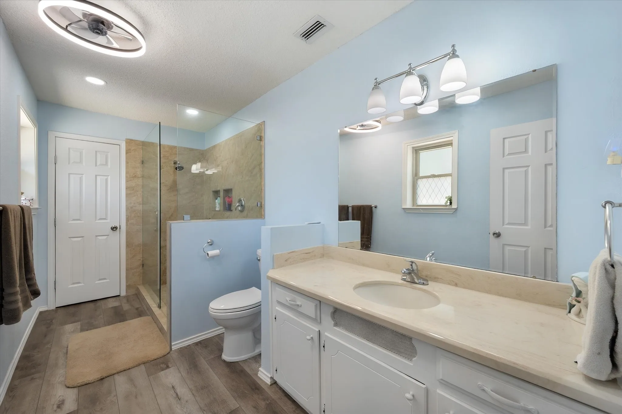 Single Family Residence For Sale in Johnson County , 902 Greenbriar Drive, Joshua, Texas 76058, 3 Bedroom, 2 Bathroom, 3 Garage spaces, 2,152 Sqft, built in 1973, mls#21345500, Real Estate Agent in Joshua, Homes For Sale in Johnson county, Homes For Sale in Joshua, Realtor in Joshua Texas, Real Estate Brokerage Independent Realty Texas, Luminita Cordes Realtor