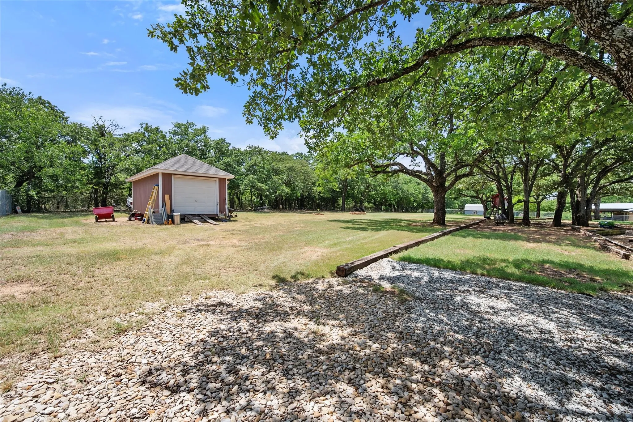 Single Family Residence For Sale in Johnson County , 902 Greenbriar Drive, Joshua, Texas 76058, 3 Bedroom, 2 Bathroom, 3 Garage spaces, 2,152 Sqft, built in 1973, mls#21345500, Real Estate Agent in Joshua, Homes For Sale in Johnson county, Homes For Sale in Joshua, Realtor in Joshua Texas, Real Estate Brokerage Independent Realty Texas, Luminita Cordes Realtor