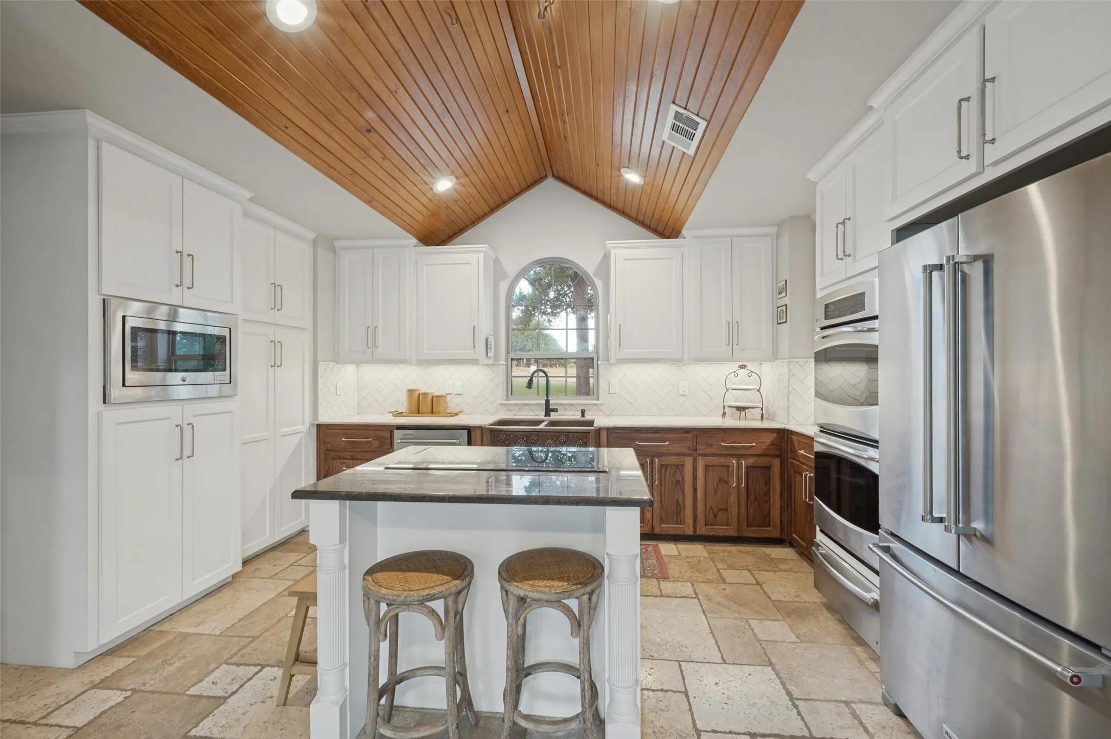 Single Family Residence For Sale in Denton County , 1481 Rolling Acres Drive, Argyle, Texas 76226, 4 Bedroom, 4 Bathroom, 2 Garage spaces, 3,104 Sqft, built in 1982, mls#21345325, Real Estate Agent in Argyle, Homes For Sale in Denton county, Homes For Sale in Argyle, Realtor in Argyle Texas, Real Estate Brokerage Independent Realty Texas, Luminita Cordes Realtor