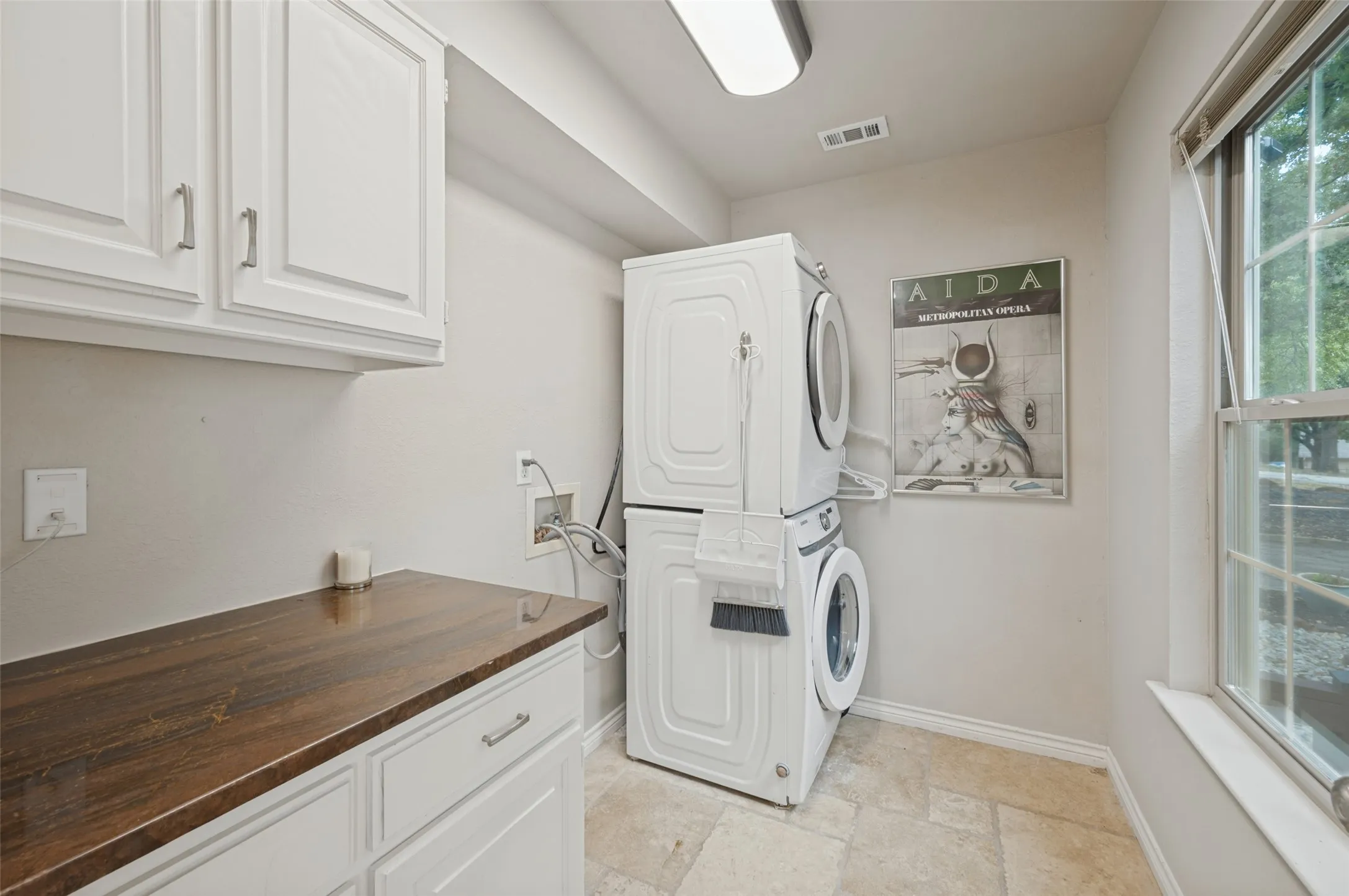 Single Family Residence For Sale in Denton County , 1481 Rolling Acres Drive, Argyle, Texas 76226, 4 Bedroom, 4 Bathroom, 2 Garage spaces, 3,104 Sqft, built in 1982, mls#21345325, Real Estate Agent in Argyle, Homes For Sale in Denton county, Homes For Sale in Argyle, Realtor in Argyle Texas, Real Estate Brokerage Independent Realty Texas, Luminita Cordes Realtor