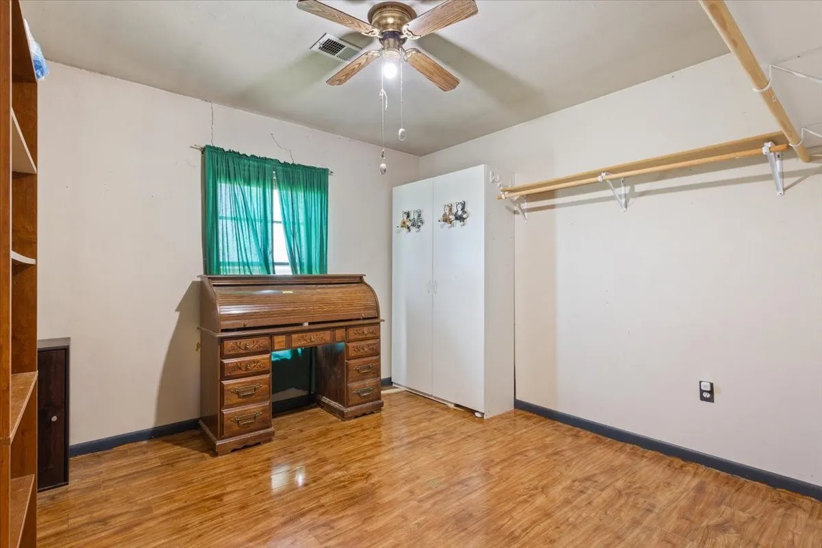 Single Family Residence For Sale in Mc Lennan County , 9542 Heritage Parkway, West, Texas 76691, 3 Bedroom, 1 Bathroom, Garage spaces, 1,872 Sqft, built in 1972, mls#21347833, Real Estate Agent in West, Homes For Sale in Mc Lennan county, Homes For Sale in West, Realtor in West Texas, Real Estate Brokerage Independent Realty Texas, Luminita Cordes Realtor