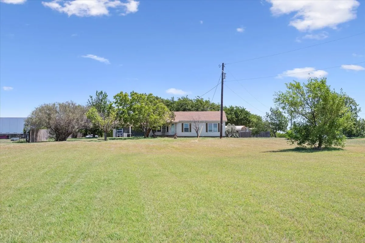 Single Family Residence For Sale in Mc Lennan County , 9542 Heritage Parkway, West, Texas 76691, 3 Bedroom, 1 Bathroom, Garage spaces, 1,872 Sqft, built in 1972, mls#21347833, Real Estate Agent in West, Homes For Sale in Mc Lennan county, Homes For Sale in West, Realtor in West Texas, Real Estate Brokerage Independent Realty Texas, Luminita Cordes Realtor