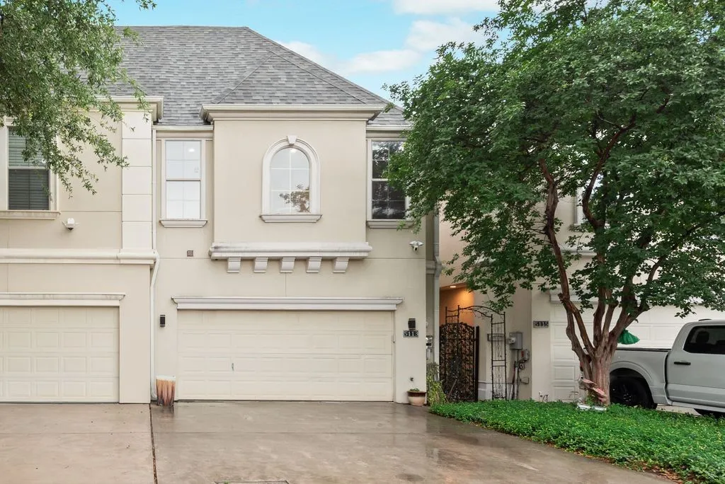 Single Family Residence For Rent in Dallas County , 5113 Vandelia Street, Dallas, Texas 75235, 3 Bedroom, 3 Bathroom, 2 Garage spaces, 2,226 Sqft, built in 2004, mls#21348165, Real Estate Agent in Dallas, Homes For Rent in Dallas county, Homes For Rent in Dallas, Realtor in Dallas Texas, Real Estate Brokerage Independent Realty Texas, Luminita Cordes Realtor