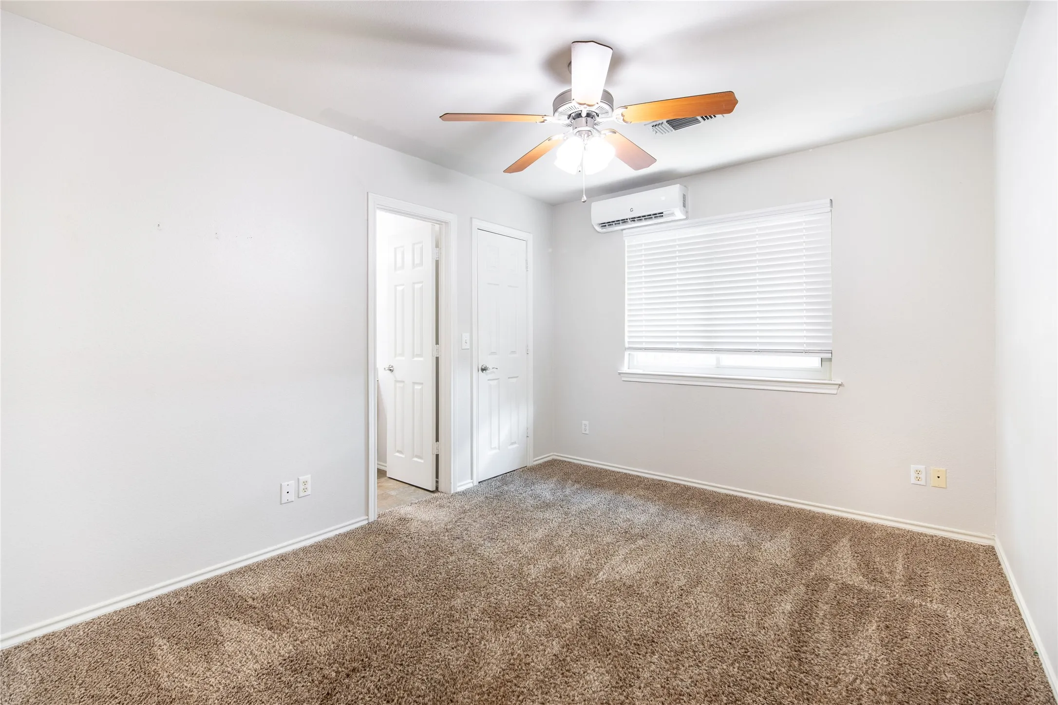 Duplex For Rent in Tarrant County , 1801 Fern Court, Grapevine, Texas 76051, 3 Bedroom, 3 Bathroom, 2 Garage spaces, 1,876 Sqft, built in 1995, mls#21348172, Real Estate Agent in Grapevine, Homes For Rent in Tarrant county, Homes For Rent in Grapevine, Realtor in Grapevine Texas, Real Estate Brokerage Independent Realty Texas, Luminita Cordes Realtor