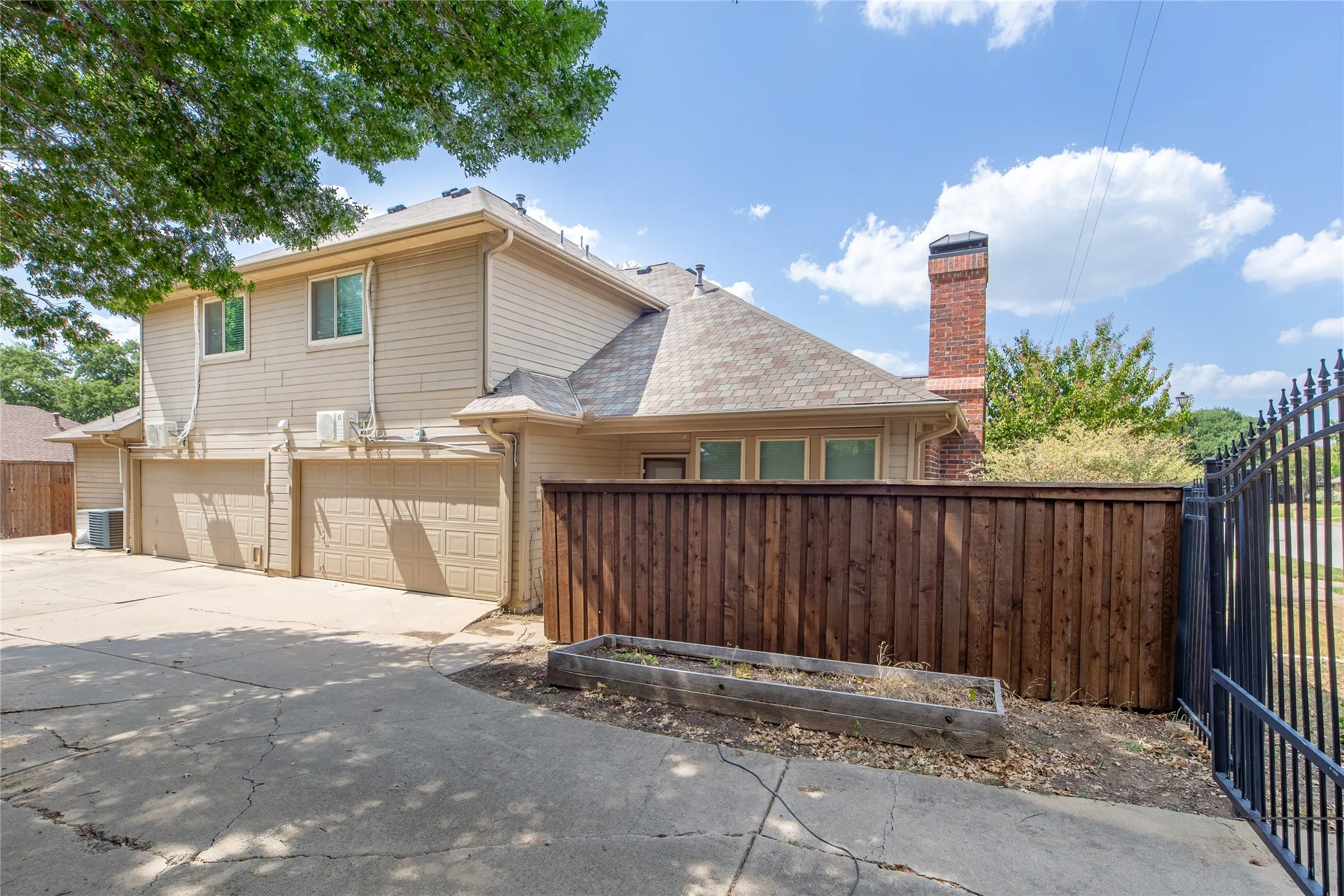Duplex For Rent in Tarrant County , 1801 Fern Court, Grapevine, Texas 76051, 3 Bedroom, 3 Bathroom, 2 Garage spaces, 1,876 Sqft, built in 1995, mls#21348172, Real Estate Agent in Grapevine, Homes For Rent in Tarrant county, Homes For Rent in Grapevine, Realtor in Grapevine Texas, Real Estate Brokerage Independent Realty Texas, Luminita Cordes Realtor