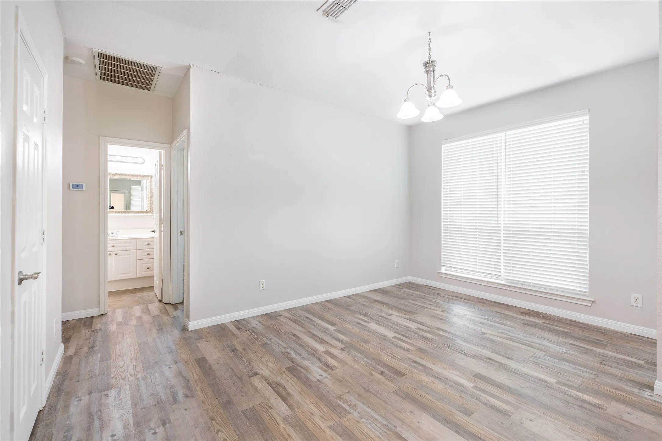 Duplex For Rent in Tarrant County , 1801 Fern Court, Grapevine, Texas 76051, 3 Bedroom, 3 Bathroom, 2 Garage spaces, 1,876 Sqft, built in 1995, mls#21348172, Real Estate Agent in Grapevine, Homes For Rent in Tarrant county, Homes For Rent in Grapevine, Realtor in Grapevine Texas, Real Estate Brokerage Independent Realty Texas, Luminita Cordes Realtor