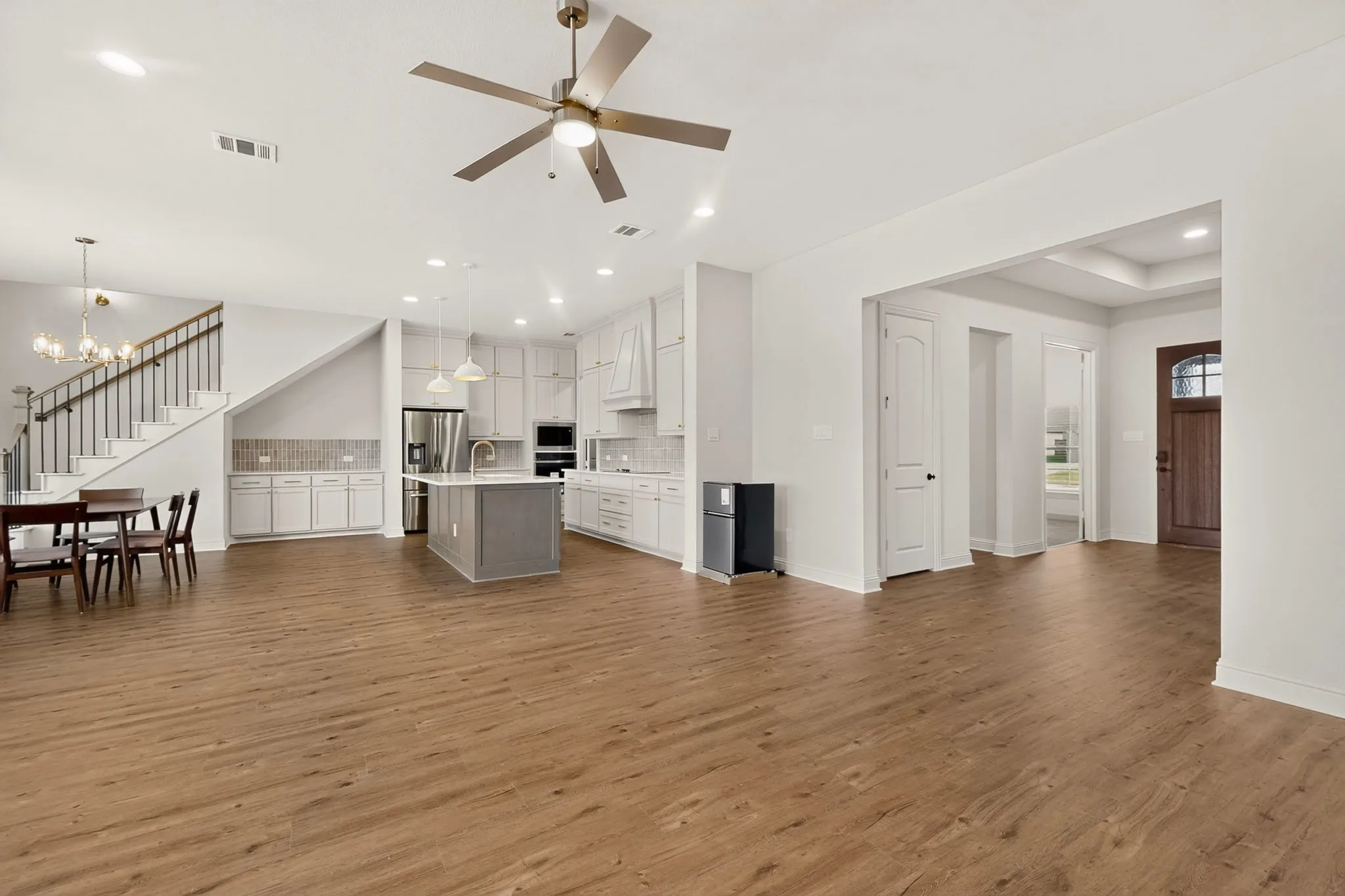 Single Family Residence For Rent in Ellis County , 814 Lakewood Circle, Midlothian, Texas 76065, 4 Bedroom, 3 Bathroom, 2 Garage spaces, 2,800 Sqft, built in 2026, mls#21343658, Real Estate Agent in Midlothian, Homes For Rent in Ellis county, Homes For Rent in Midlothian, Realtor in Midlothian Texas, Real Estate Brokerage Independent Realty Texas, Luminita Cordes Realtor