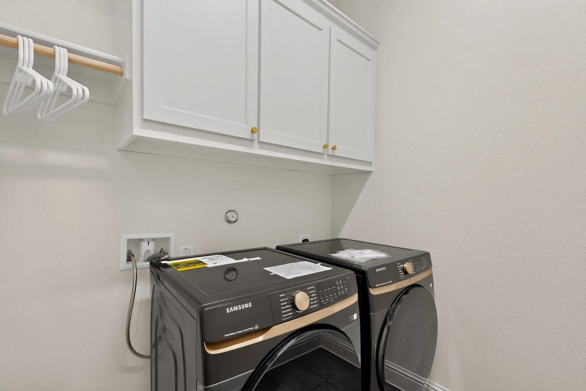 Single Family Residence For Rent in Ellis County , 814 Lakewood Circle, Midlothian, Texas 76065, 4 Bedroom, 3 Bathroom, 2 Garage spaces, 2,800 Sqft, built in 2026, mls#21343658, Real Estate Agent in Midlothian, Homes For Rent in Ellis county, Homes For Rent in Midlothian, Realtor in Midlothian Texas, Real Estate Brokerage Independent Realty Texas, Luminita Cordes Realtor